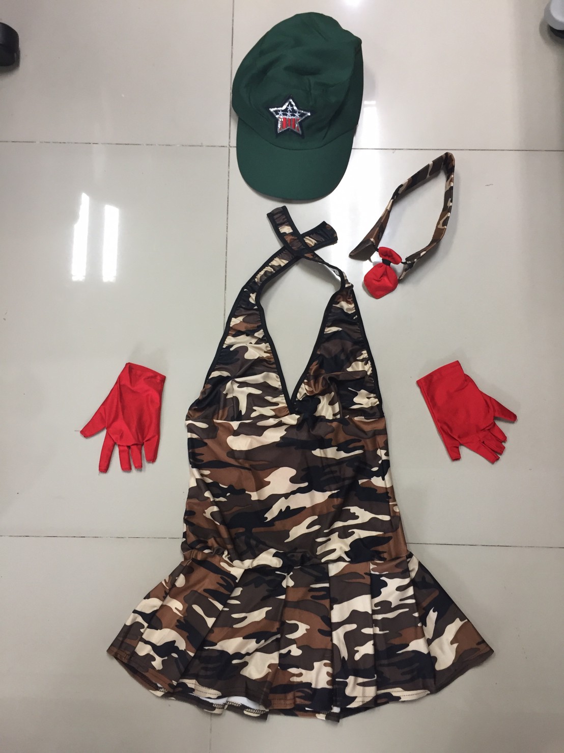 ชุดทหาร ชุดทหารหญิง คอวี ถุงมือแดง พร้อมหมวก