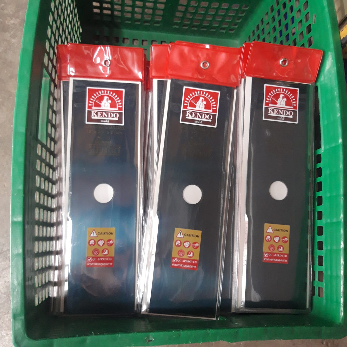 ใบมีดตัดหญ้า ทรงปังตอ ขนาด 12-18 นิ้ว ยี่ห้อ เคนโด้ (KENDO)