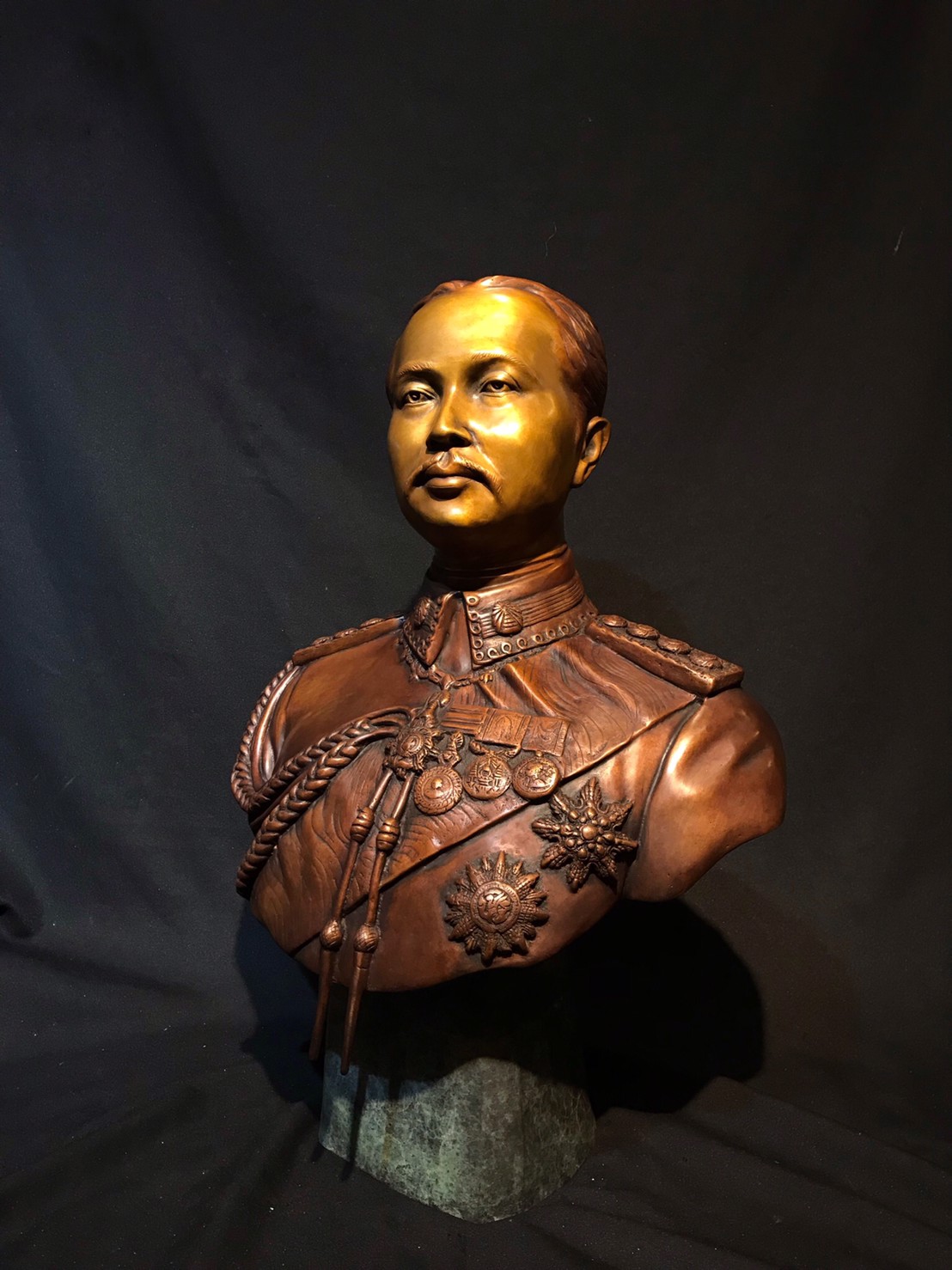 รัชกาลที่ 5 ครึ่งพระองค์ (ขนาดเท่าจริง)