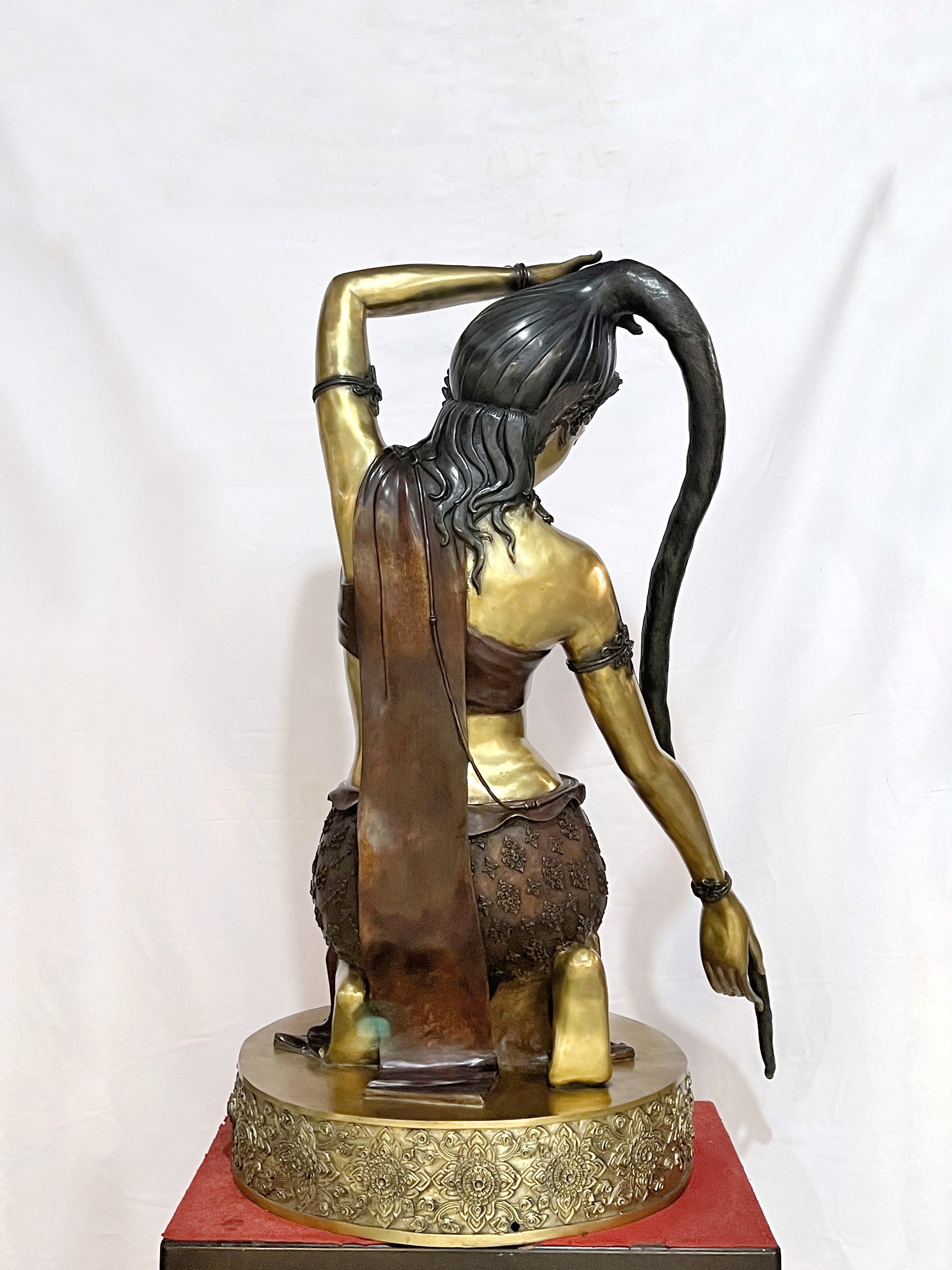 พระแม่ธรณีบีบมวยผม หน้าตัก 30 นิ้ว