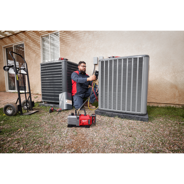 MILWAUKEE รุ่น M18 FVP5-0 ปั๊มสุญญากาศ 18 โวลต์ พร้อมเครื่องชาร์จและแบตเตอรี่ 18V@5.0AH x 2 ก้อน