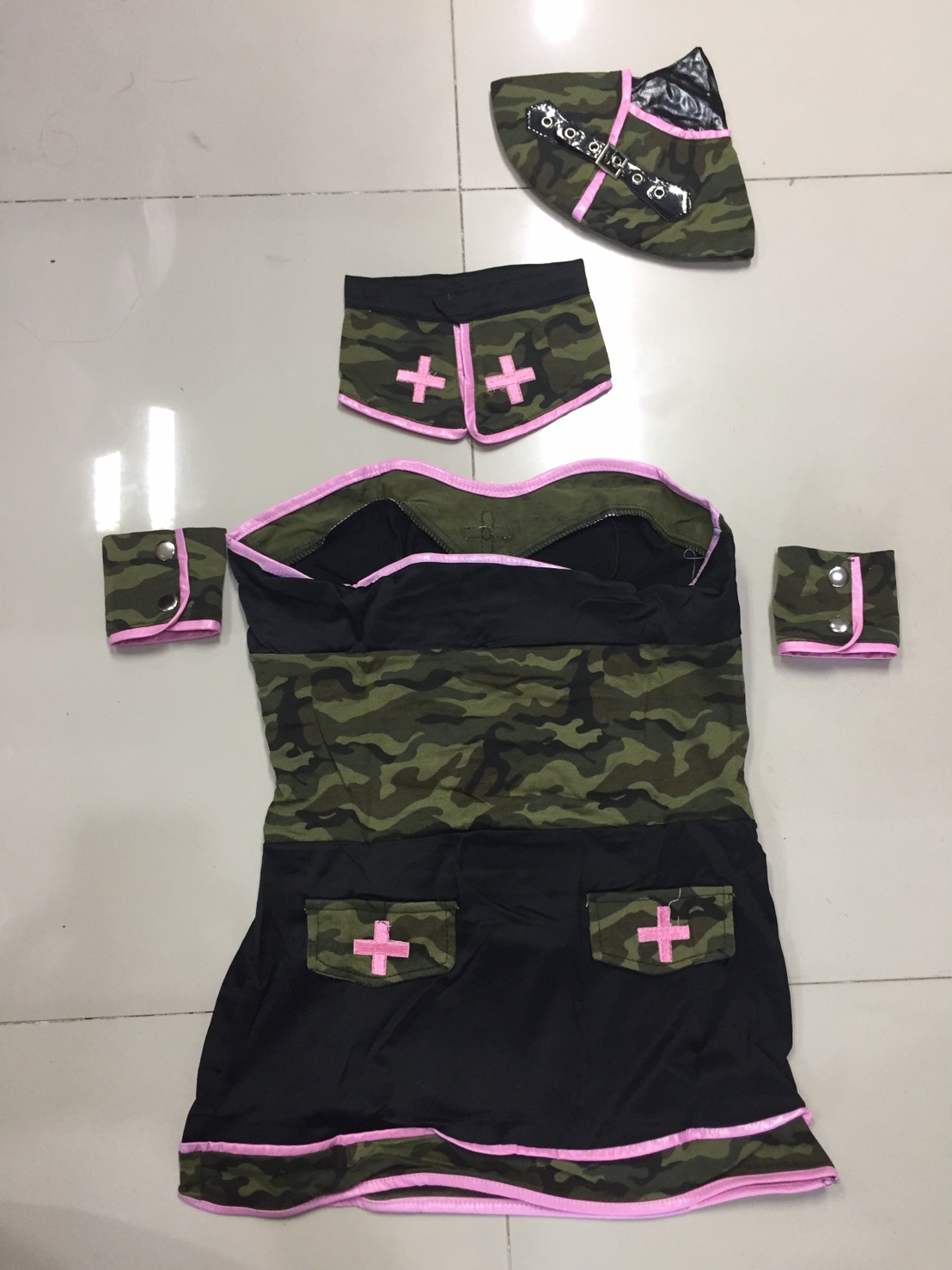 ชุดทหาร ชุดทหารเซ็กซี่ ชุดทหารเกาะอกลายพราง แต่งเข็มขัดหนัง กุ๊นชมพู+หมวก