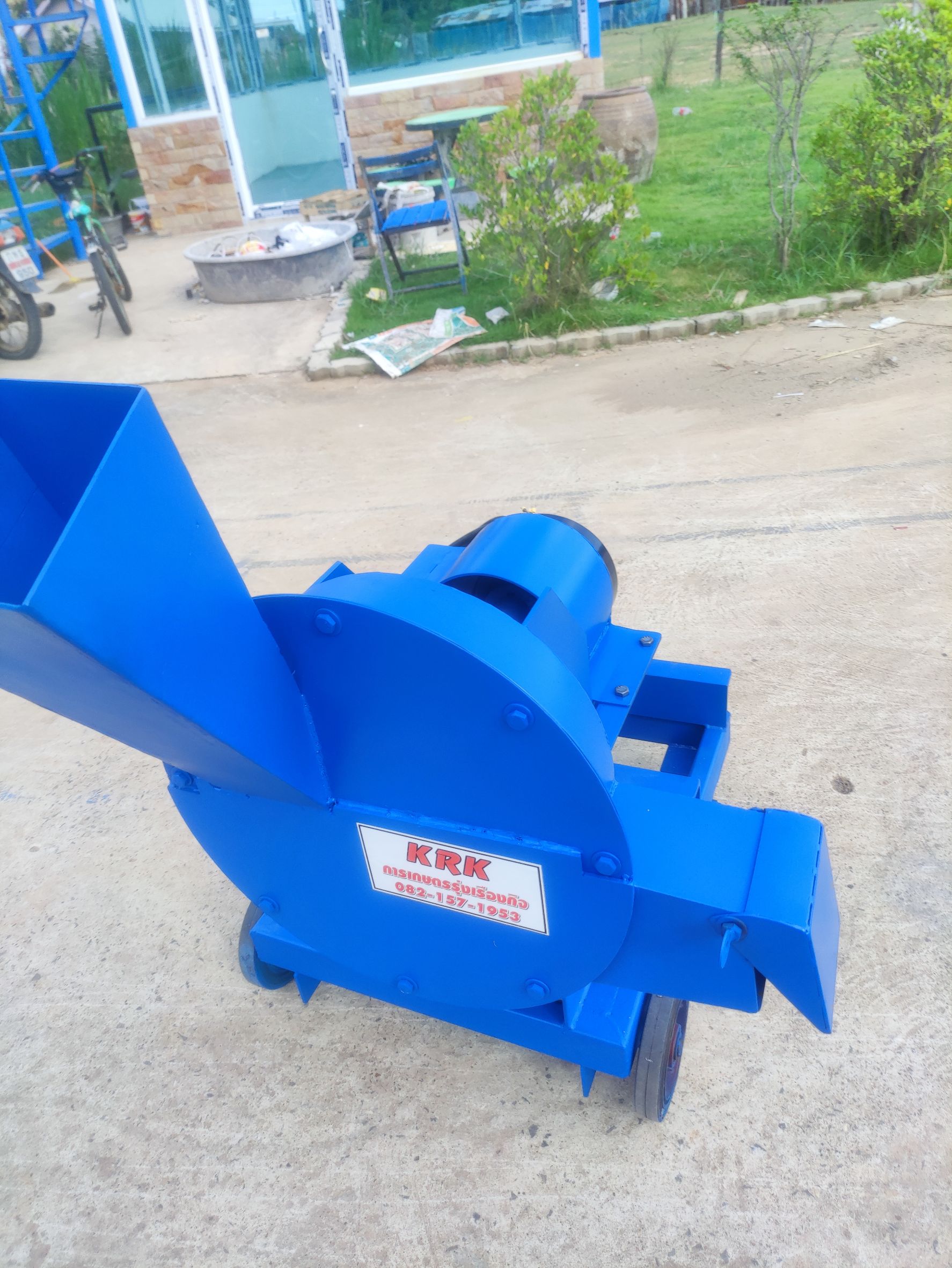 เครื่องสับกิ่งไม้ รุ่นใหม่ เครื่องพร้อมมอเตอร์ 10 เเรง ราคาประหยัด