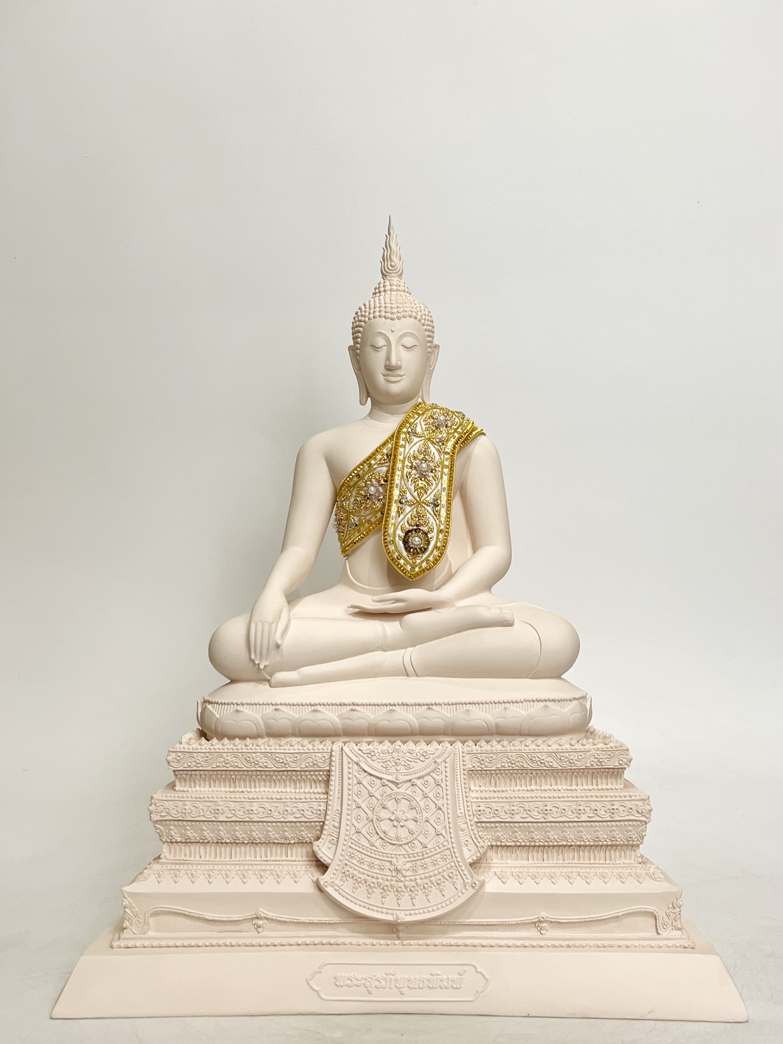 สังฆาฏิปักดิ้นทอง สำหรับพระพุทธรูปขนาดหน้าตัก 9 นิ้ว