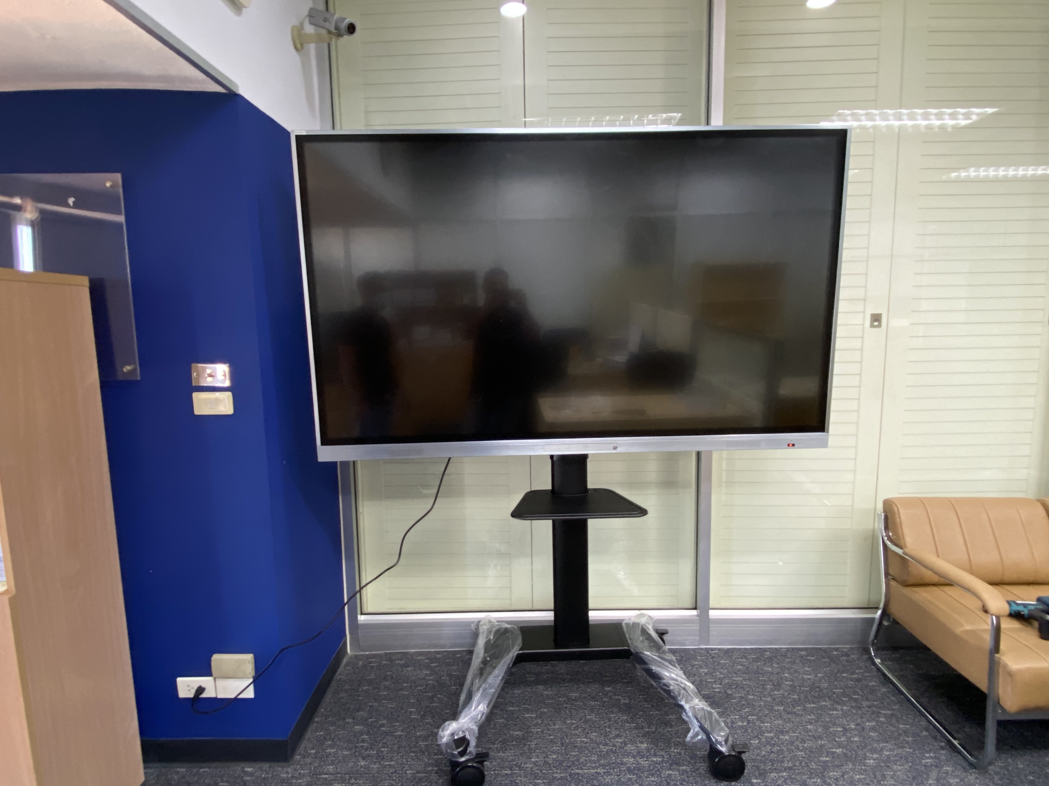 JMTVSTAND MT-F9100 ขาตั้งพื้นทีวีมีล้อเลื่อน สีดำ วัสดุอลูมิเนียม รูปทรงสวยงาม ทันสมัย รองรับทีวีขนาด 37"-75นิ้ว{รับประกัน 3 ปี }0964746498