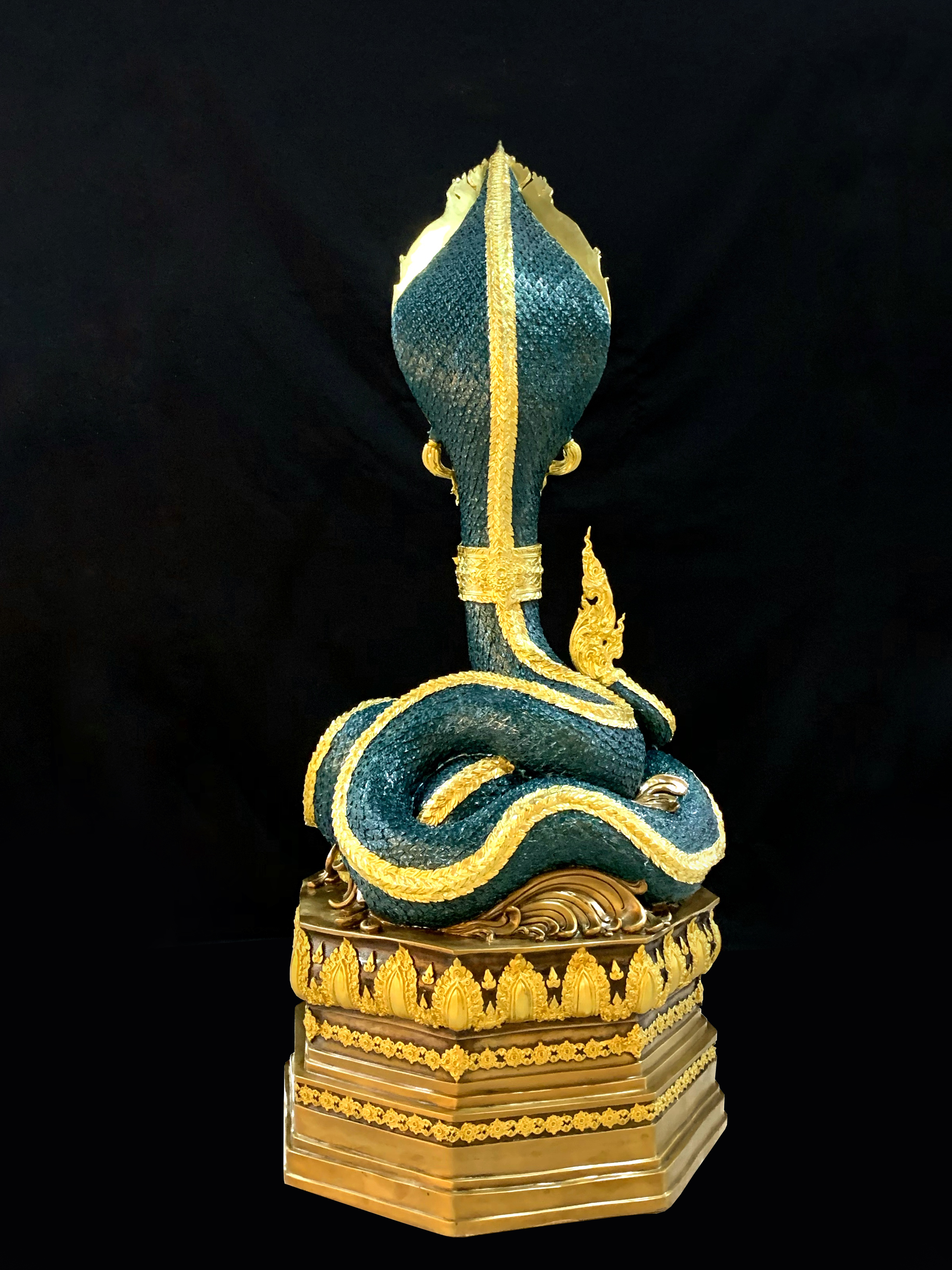 พญานาค สูง 159 cm.