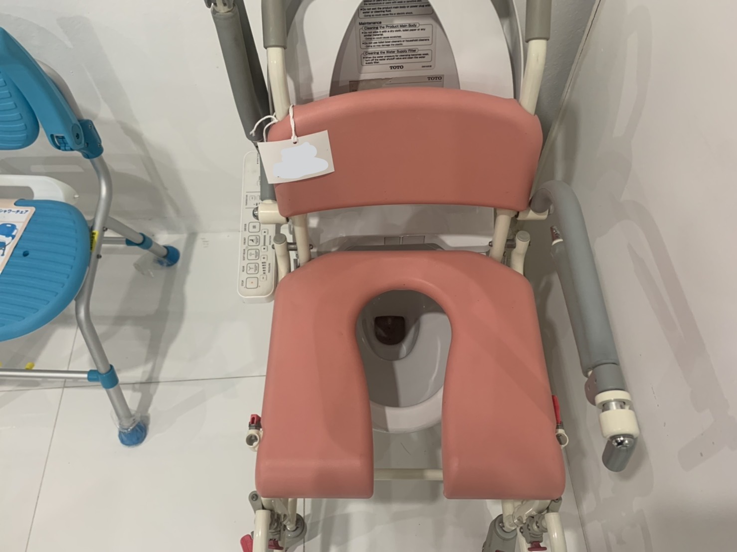 รถเข็นคร่อมสุขภัณฑ์ อาบน้ำ นั่งถ่าย อเนกประสงค์ ยกที่วางแขนเปิดได้ โครงพักเท้าสวิงได้ MATSUNAGA รุ่น SW21W (入浴関連) พับเก็บได้ แบรนด์จากประเทศญี่ปุ่น รับประกันโครงสร้าง 5 ปี (รุ่นยอดนิยม