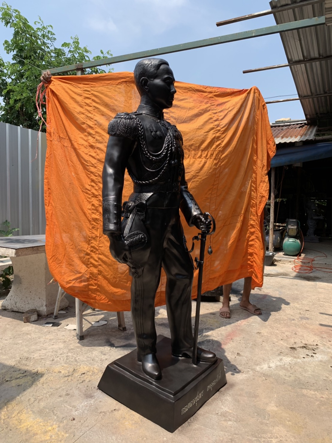 เสด็จเตี่ยกรมหลวงชุมพร สูง 180 cm