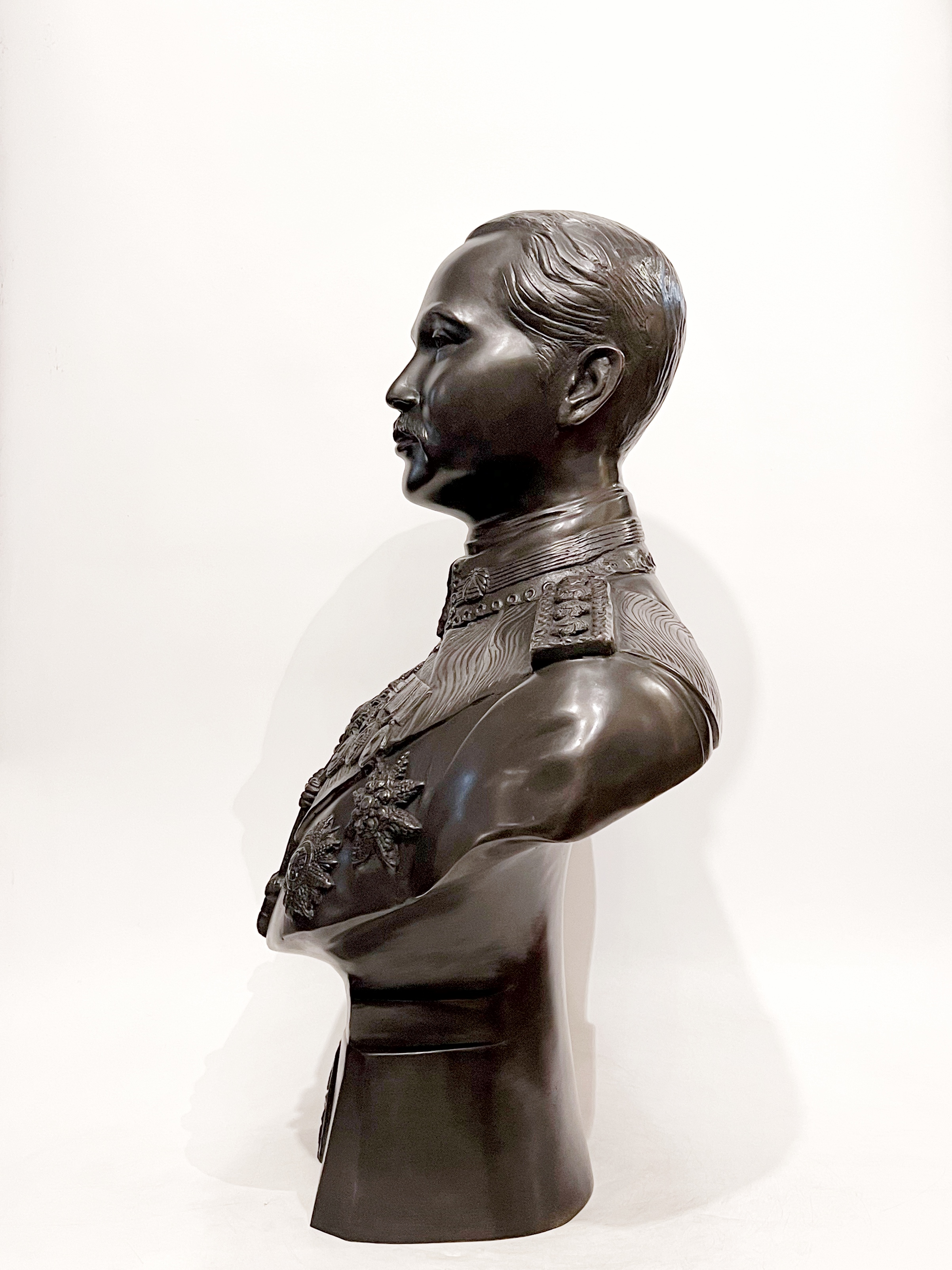 รัชกาลที่ 5 ครึ่งพระองค์ (ขนาดเท่าจริง)