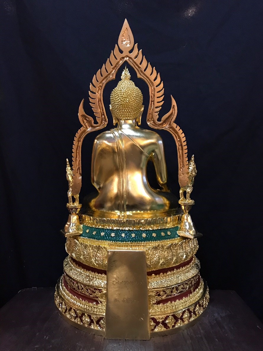 หลวงพ่อเพชร หน้าตัก 9 นิ้ว