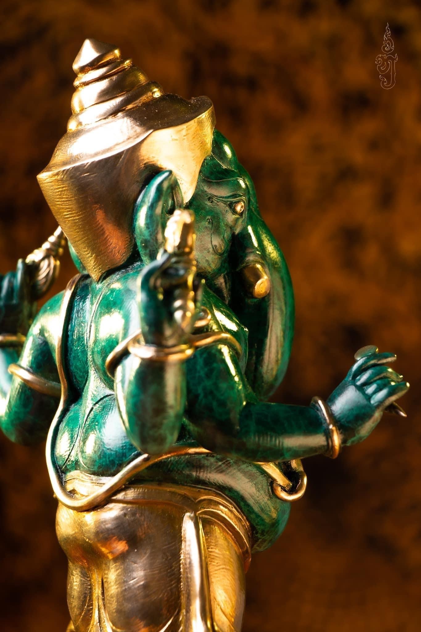 ปิด : ผลงาน "พระวินายักจตุรถีคเณศวร์" เทวรูปสรงน้ำ