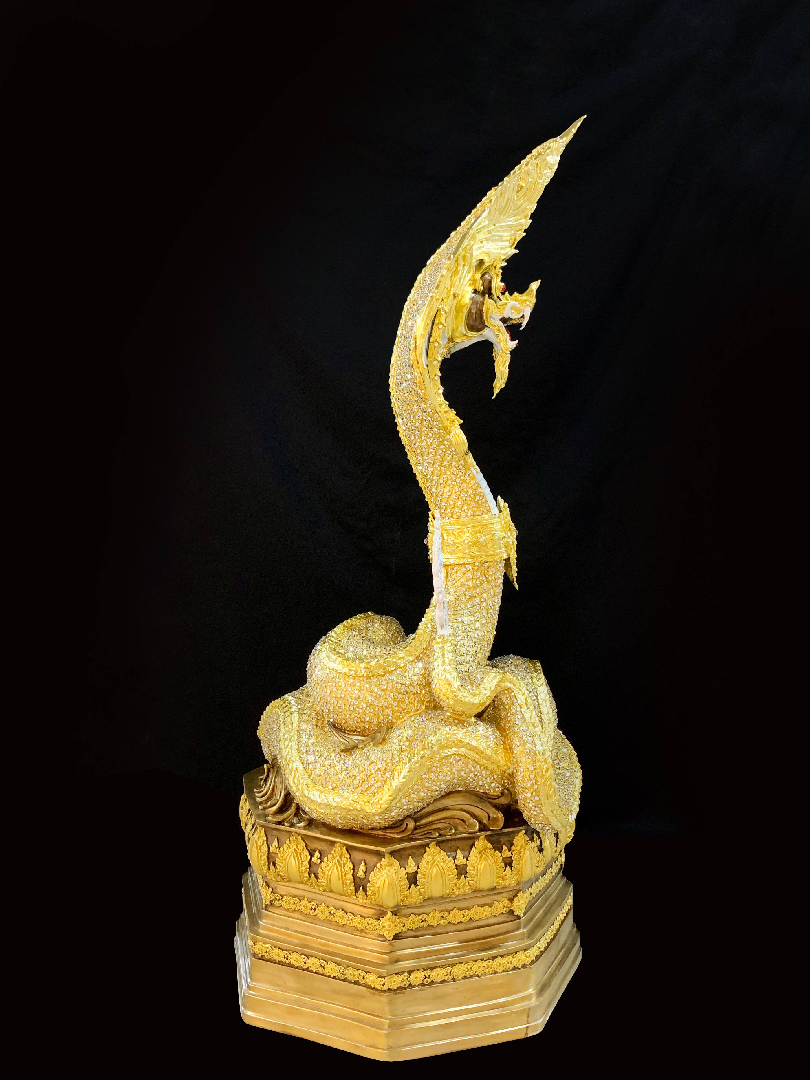 พญานาค สูง 159 cm.