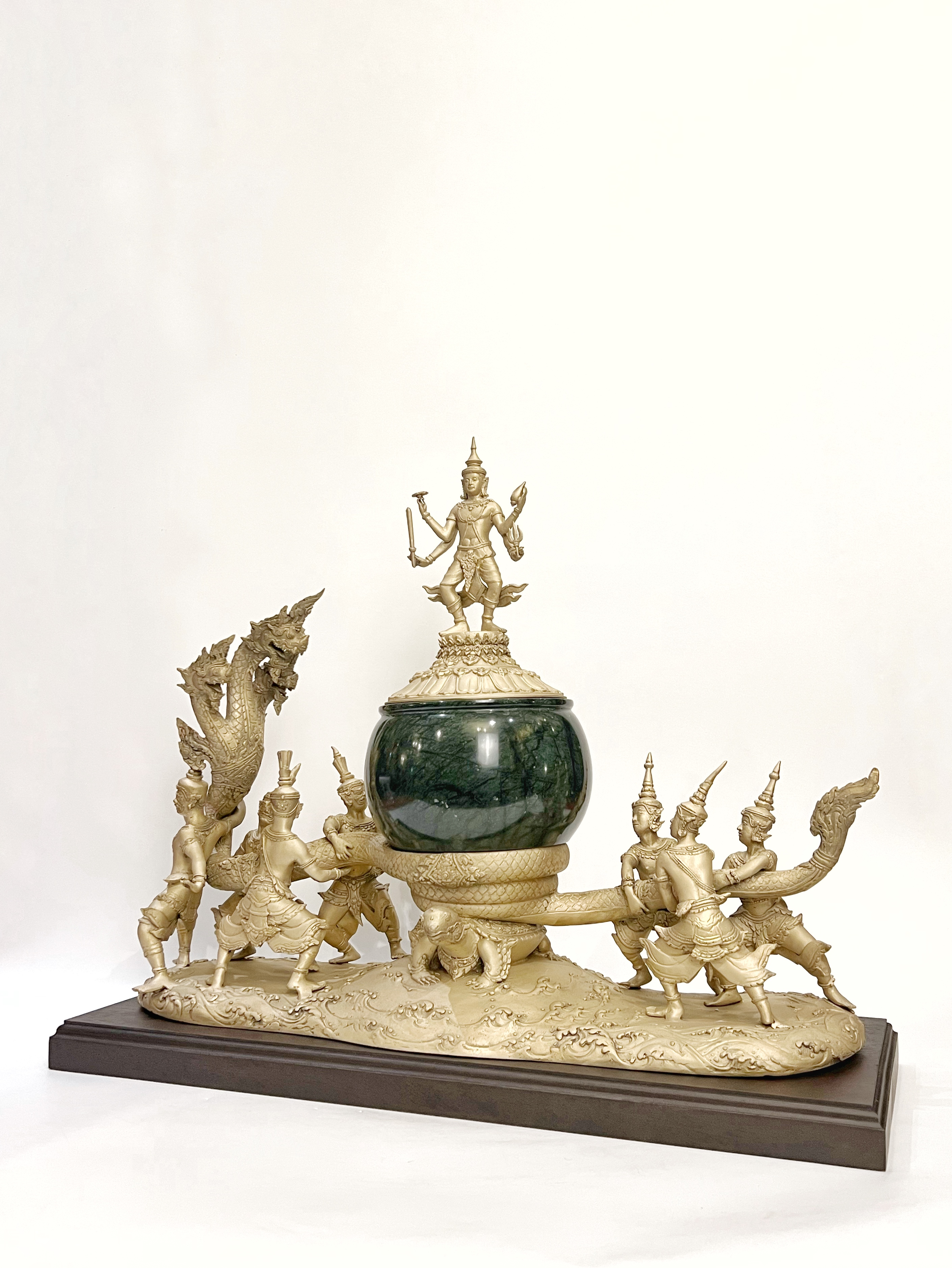 ครอบน้ำอมฤต พระนารายณ์กวนเกษียรสมุทร พร้อมฐานไม้มะค่า