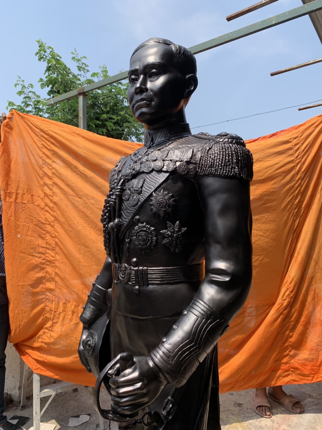 เสด็จเตี่ยกรมหลวงชุมพร สูง 180 cm