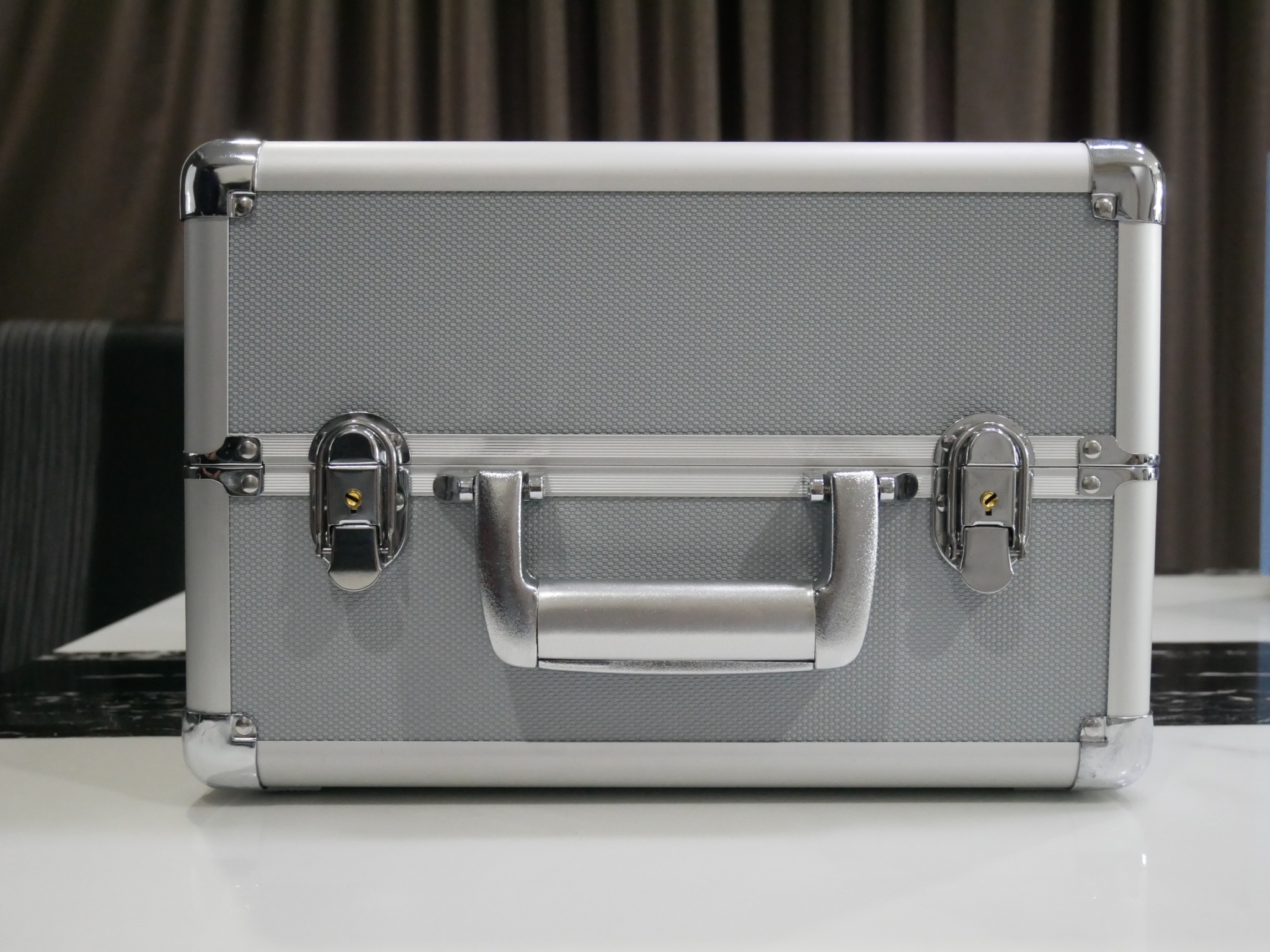 LEYRO LBB-90 เครื่องสอบเทียบเครื่องวัดไข้แบบยิงหน้าผาก พร้อมกล่องอลูมิเนียมกันกระแทก