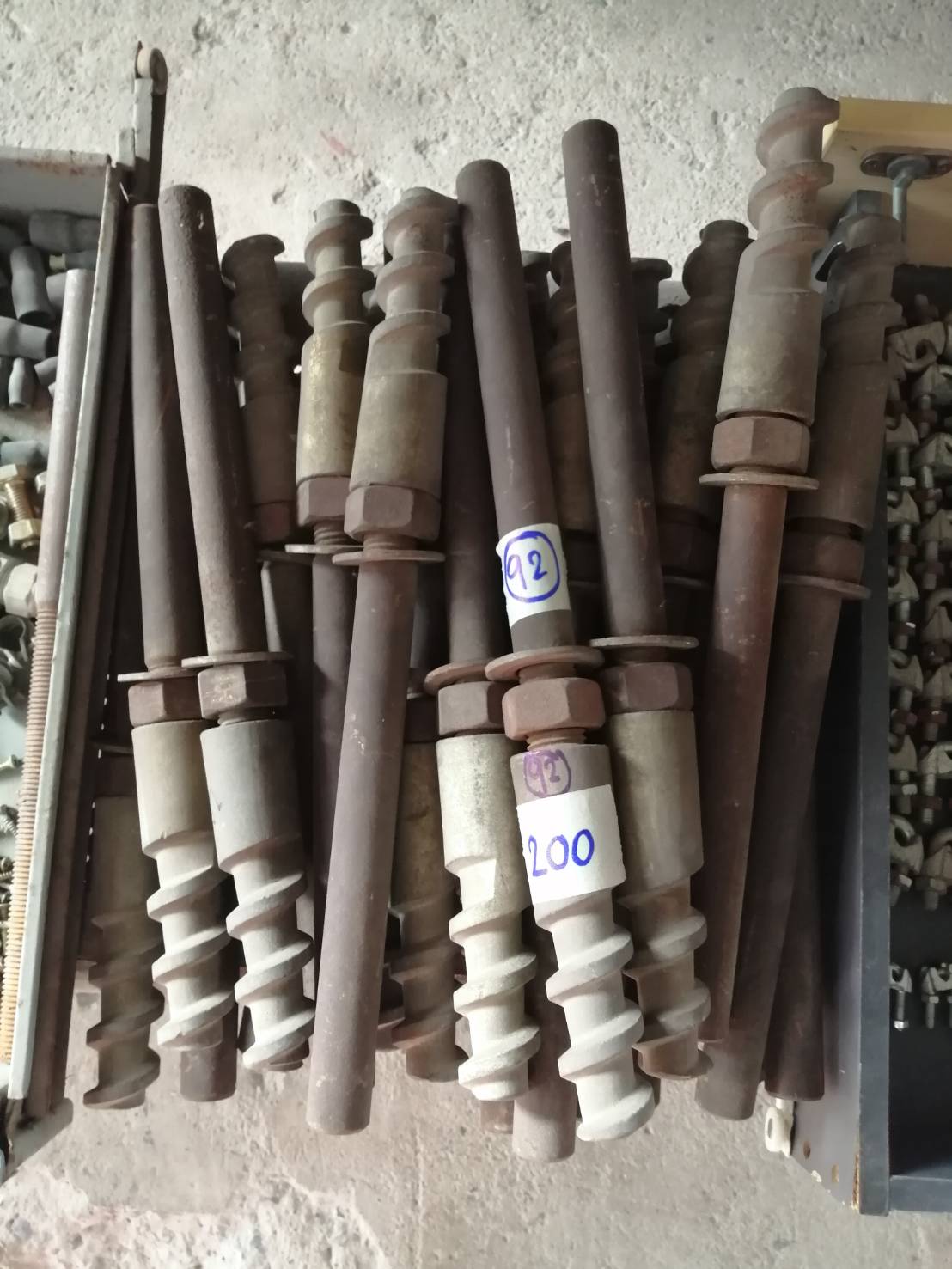 พุ๊กเหล็กใหญ่พร้อมน็อต