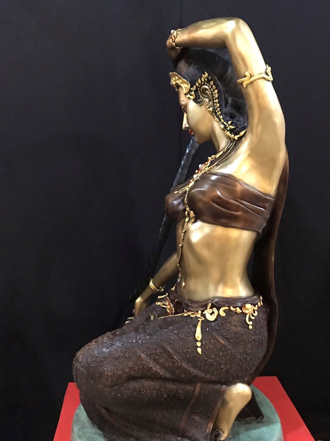 พระแม่ธรณีบีบมวยผม หน้าตัก 30 นิ้ว