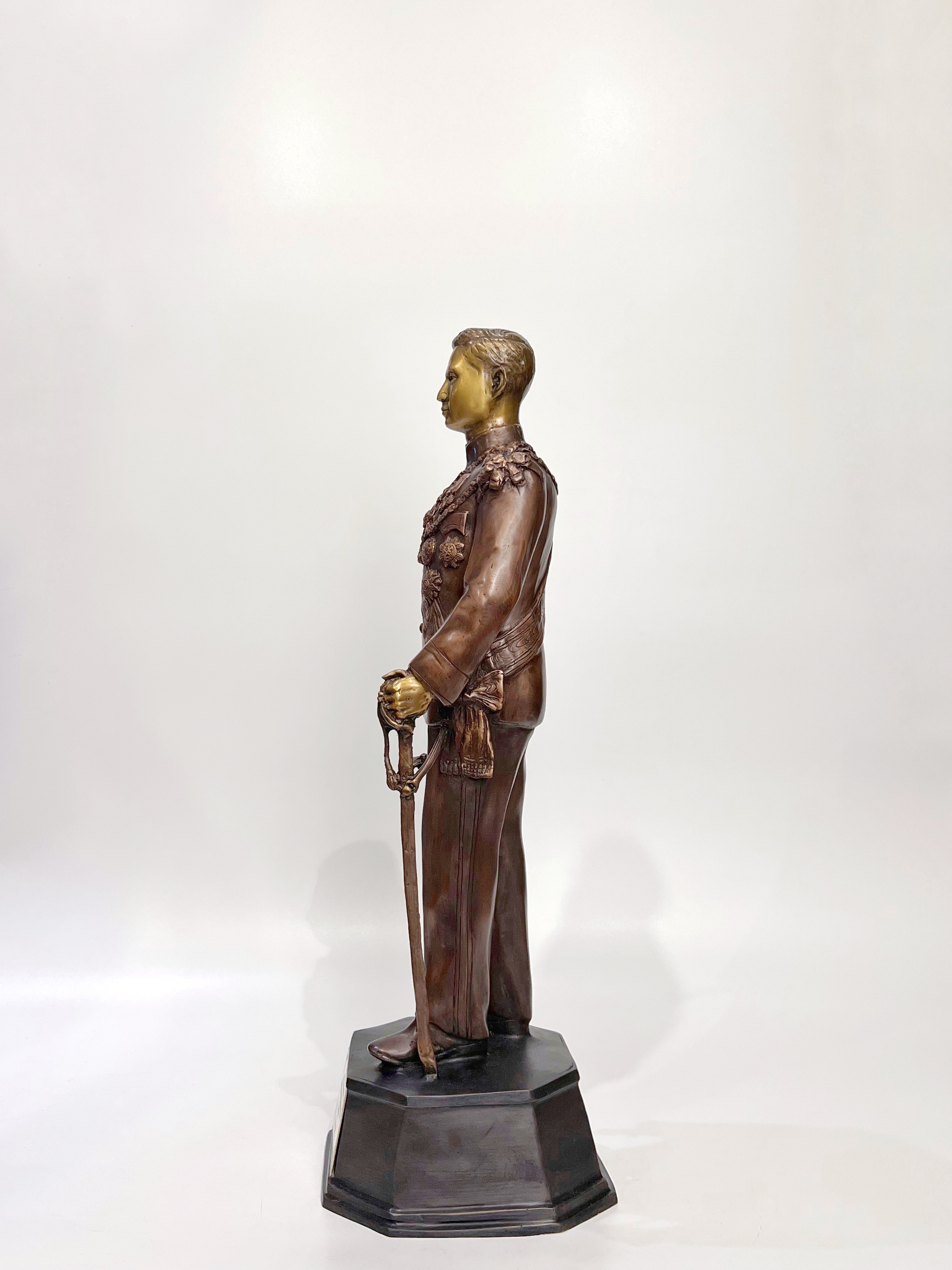 ประติมากรรมชุด 9 รัชกาล หน้าตัก 9 นิ้ว