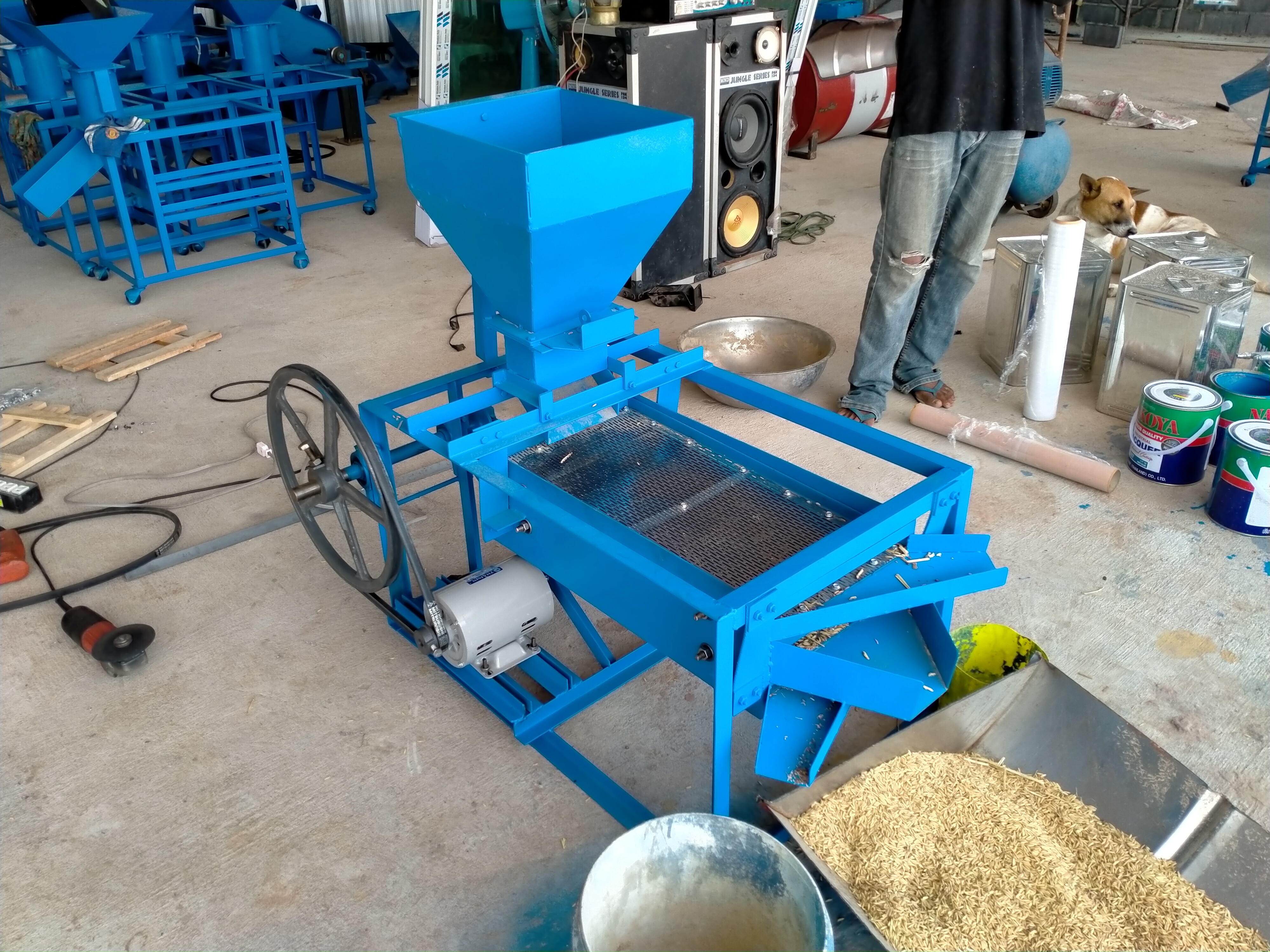 เครื่องร่อนข้าวเปลือกรุ่นใหม่ล่าสุด เครื่องเปล่า8000บาท