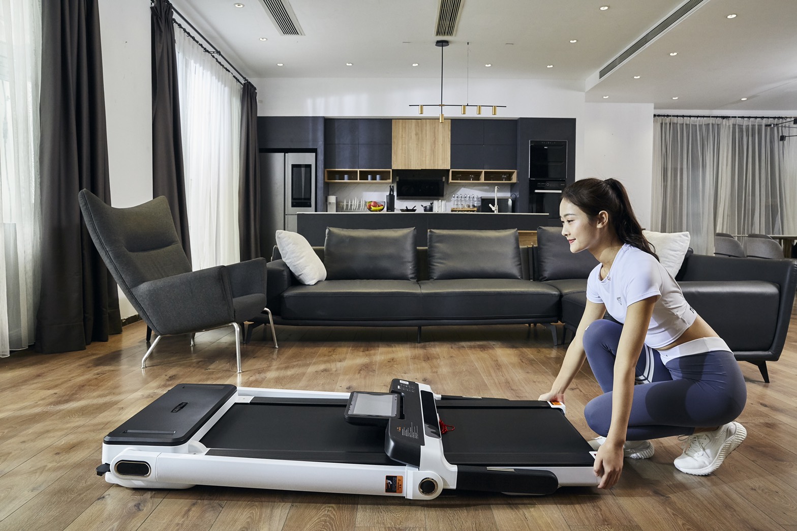 ลูวิ่งไฟฟ้ามอเตอร์3.5แรงม้า T60 Pro World master fitnessเล่น WiFi เชื่อมต่อinternetได้ มอเตอร์DC 3.5แรงม้า รองรับน้ำหนักผู้ใช้135KG