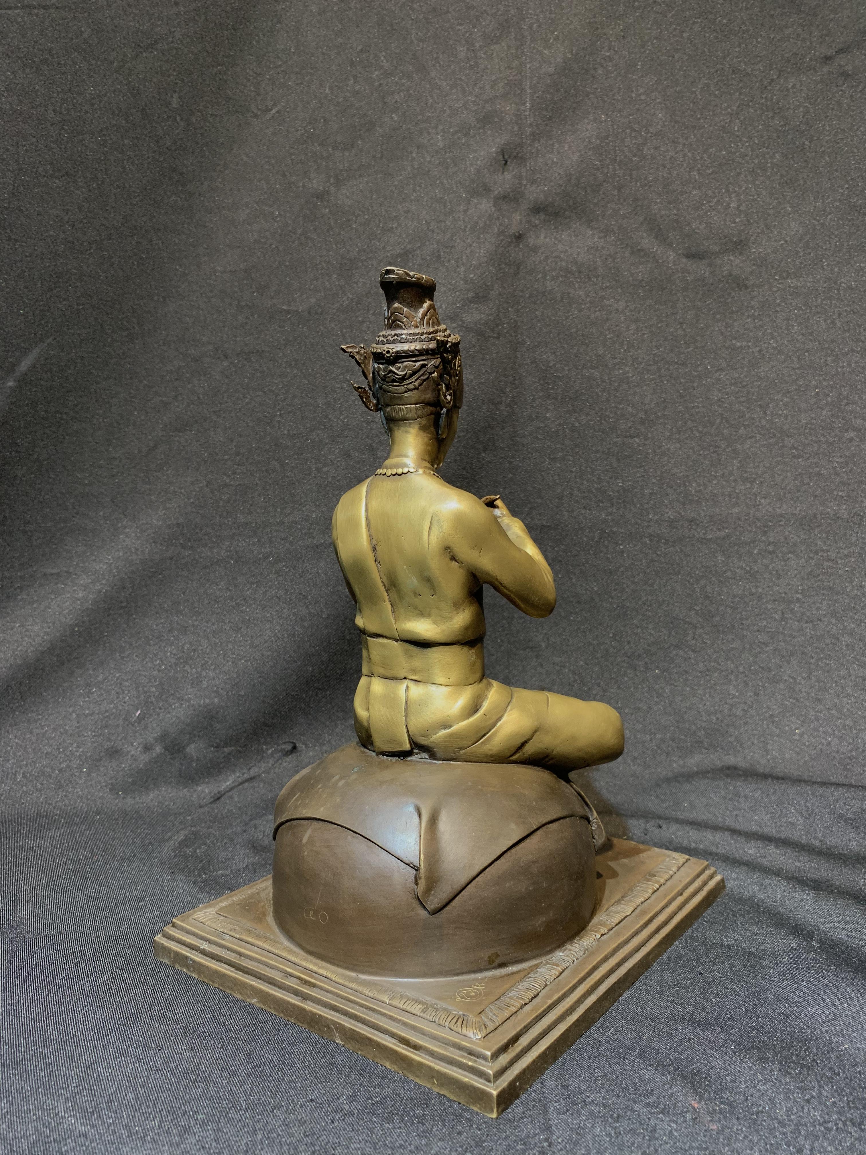 รูปเคารพครู (ตัวแทนครูทุกแขนง)