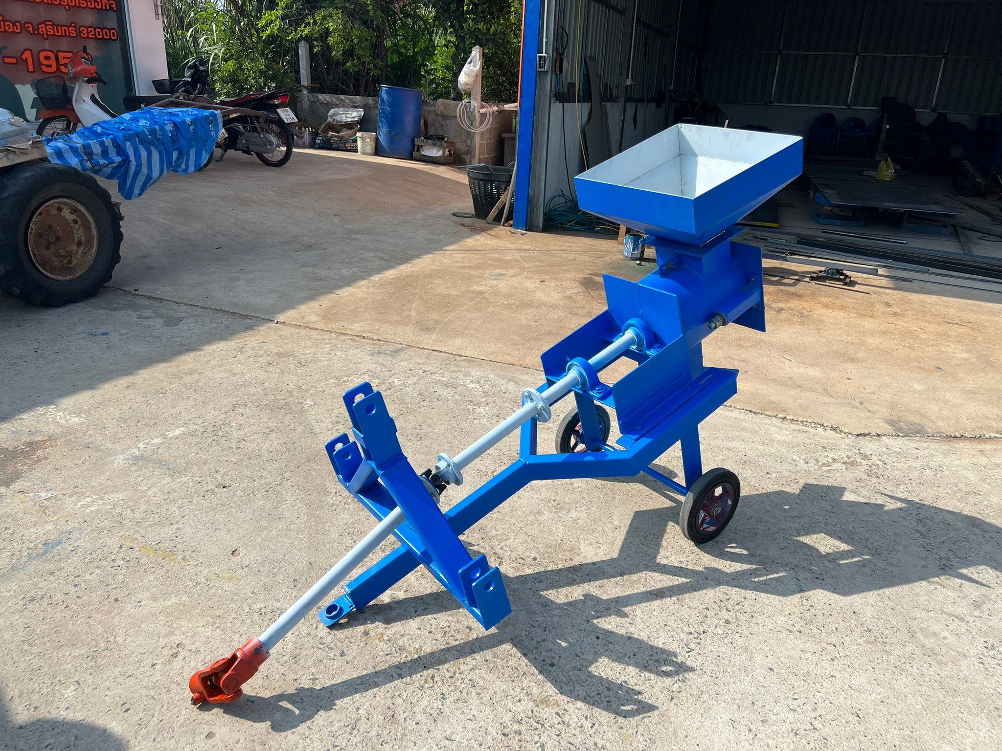 เครื่องอัดเม็ดรุ่นPTOเเบบรถไถนั่งขับ กำลังการผลิต500-1000โล