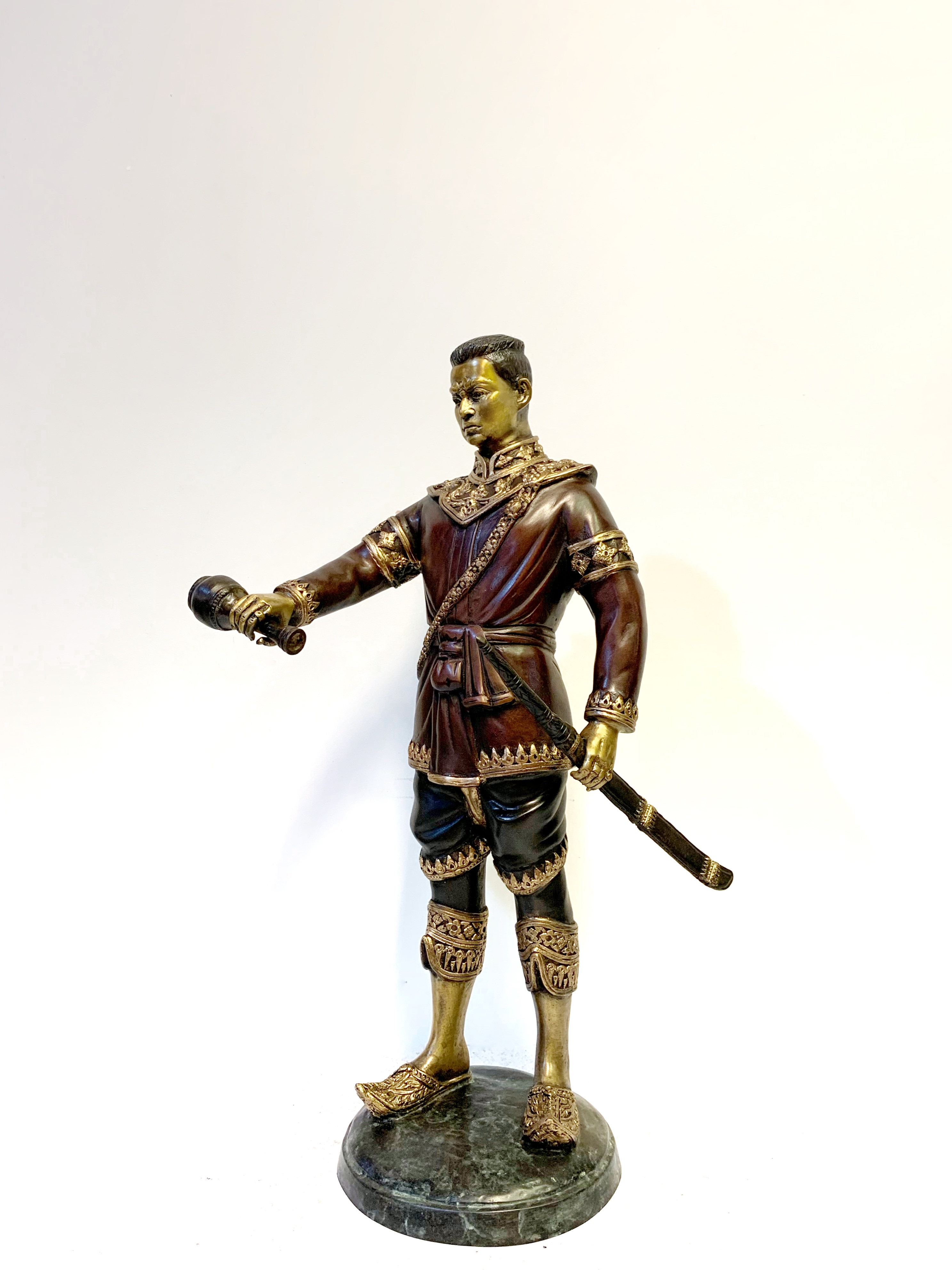 สมเด็จพระนเรศวรมหาราช ยืนหลั่งทักษิโณทก หน้าตัก 9 นิ้ว