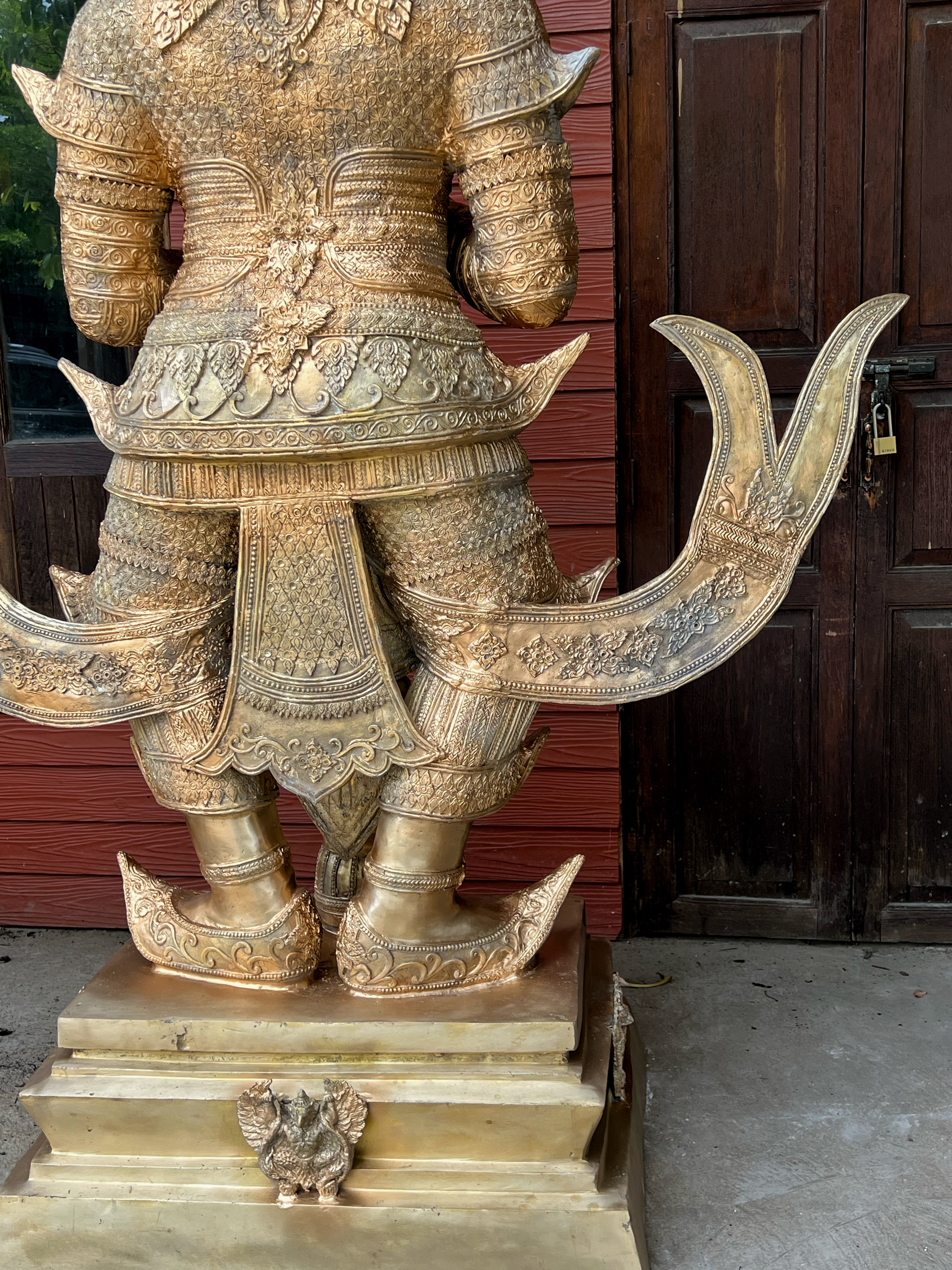 ท้าวเวสสุวรรณ ขนาดสูง 2.35 เมตร