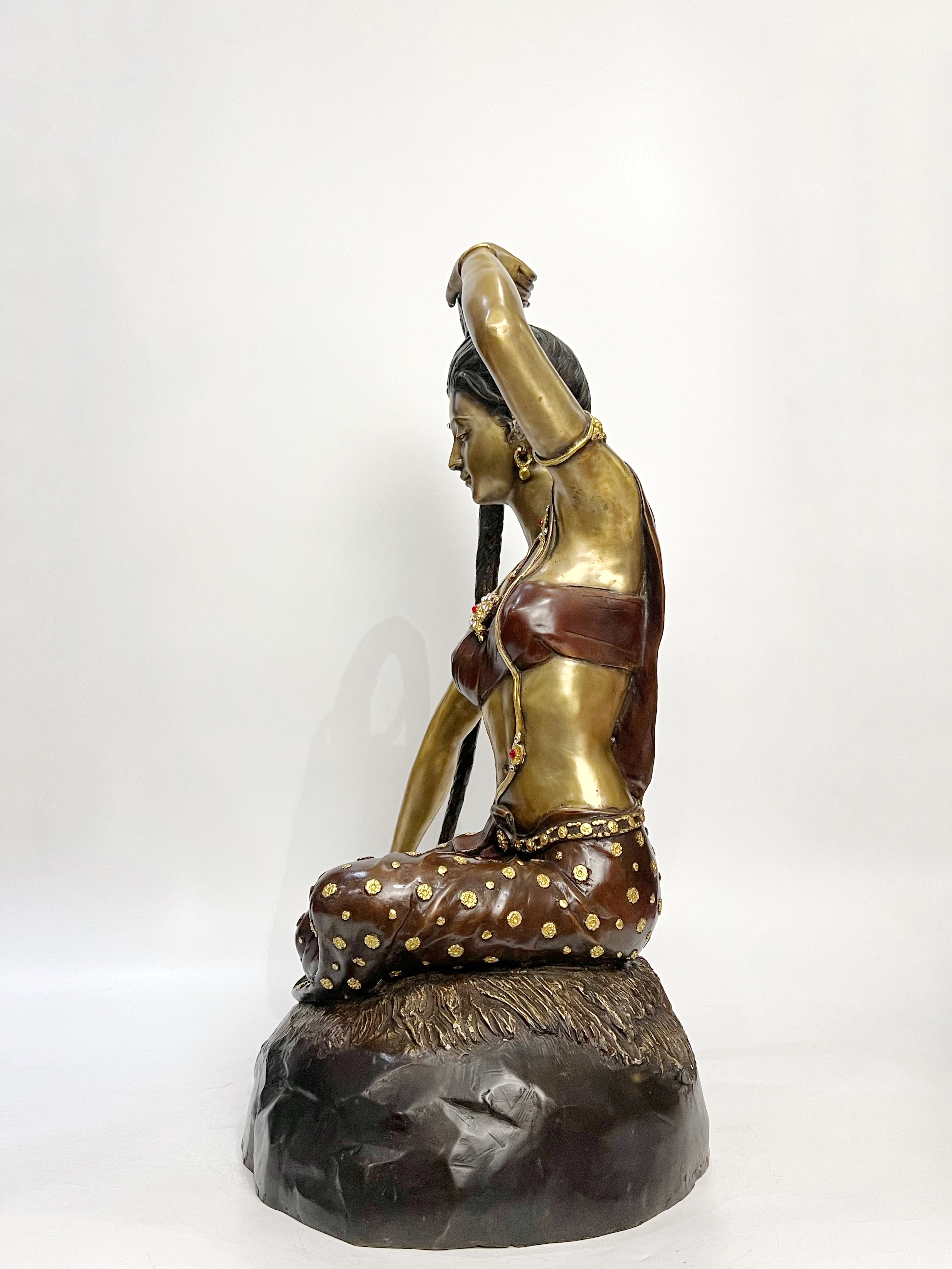 พระแม่ธรณีบีบมวยผม หน้าตัก 12 นิ้ว