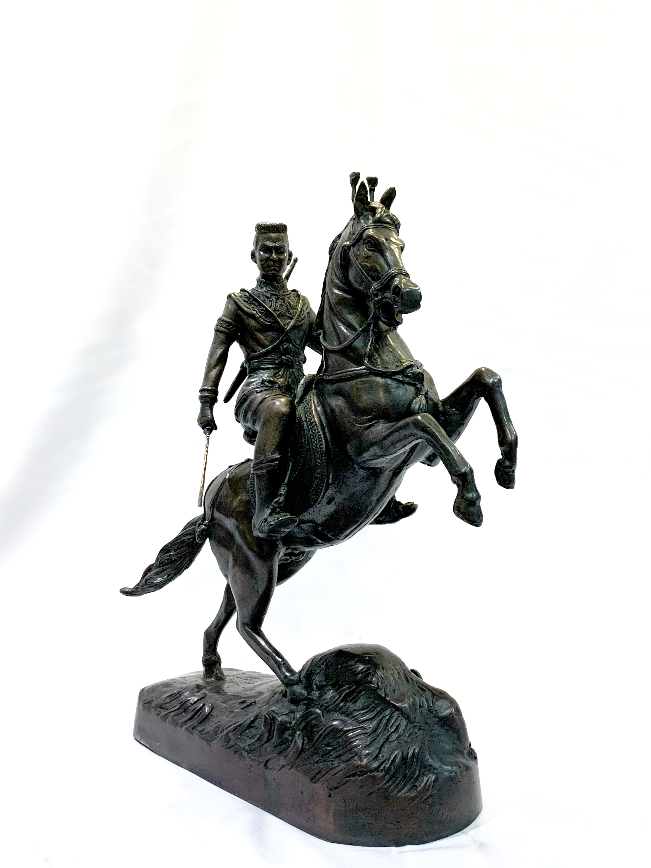 พระนเรศวรมหาราชทรงม้าศึก