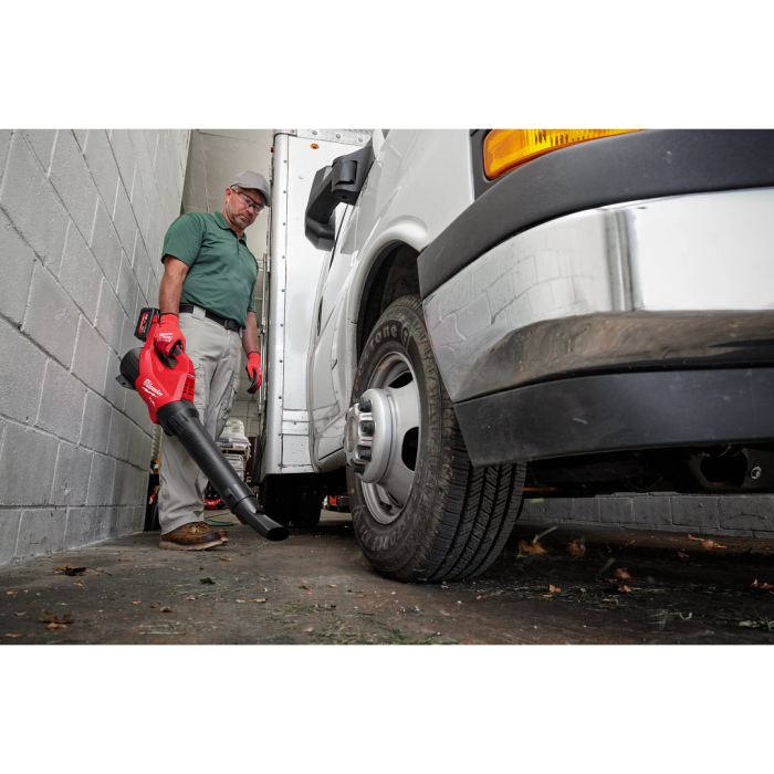 MILWAUKEE M18 FBLG3-0 เครื่องเป่าใบไม้ไร้สาย 18 โวลต์ พร้อมแท่นชาร์จและแบตเตอรี่ 18V@5.0AH x 2 ก้อน