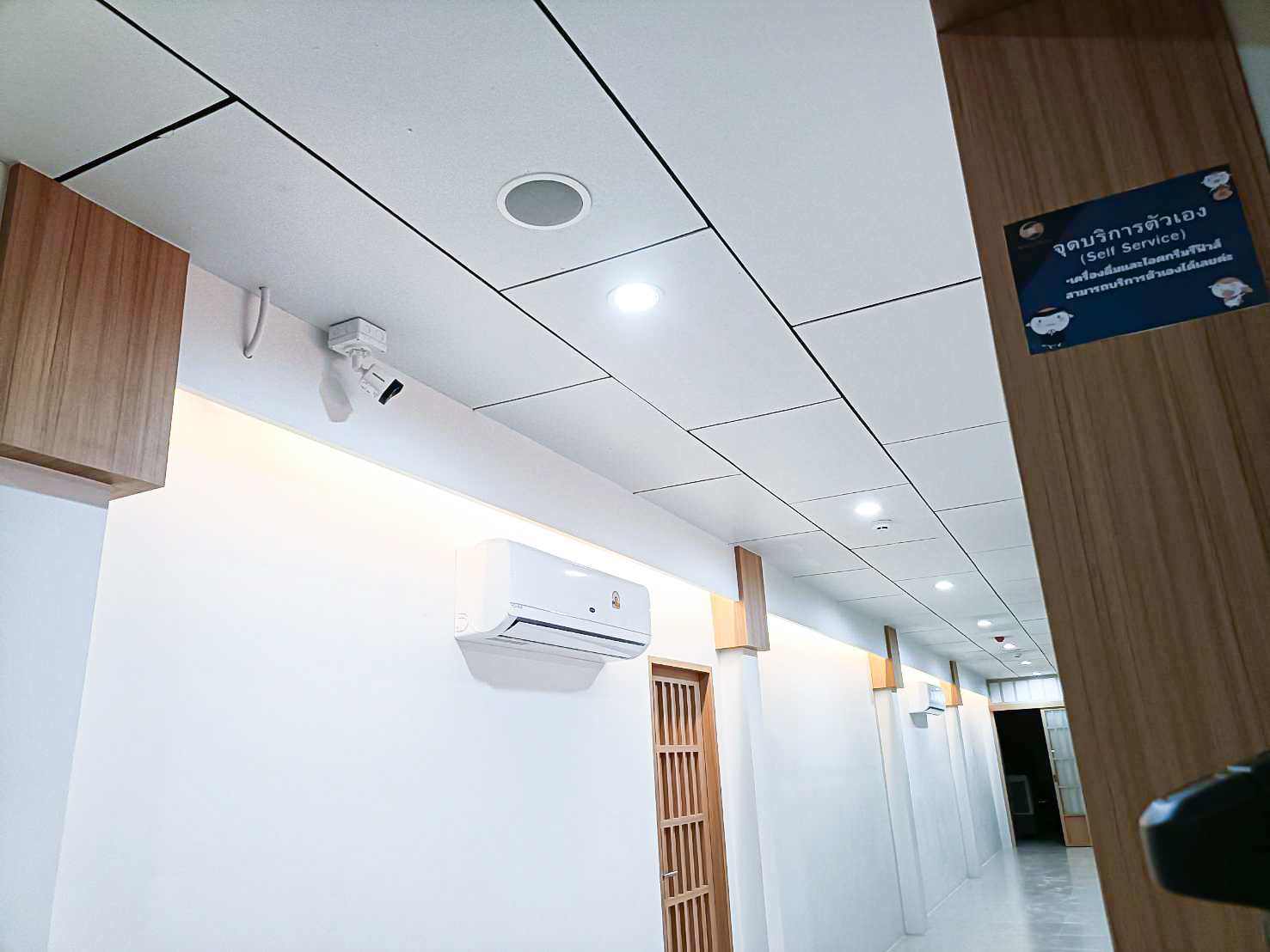 ติดตั้งเครื่องเสียง เดินสายลำโพง ติดลำโพง 6 ใบ แอมป์ขยายเสียง 1 เครื่อง ร้าน NIGIWAI ปากซอยสายไหม 73 ในงบประมาณ 18,500 บาท