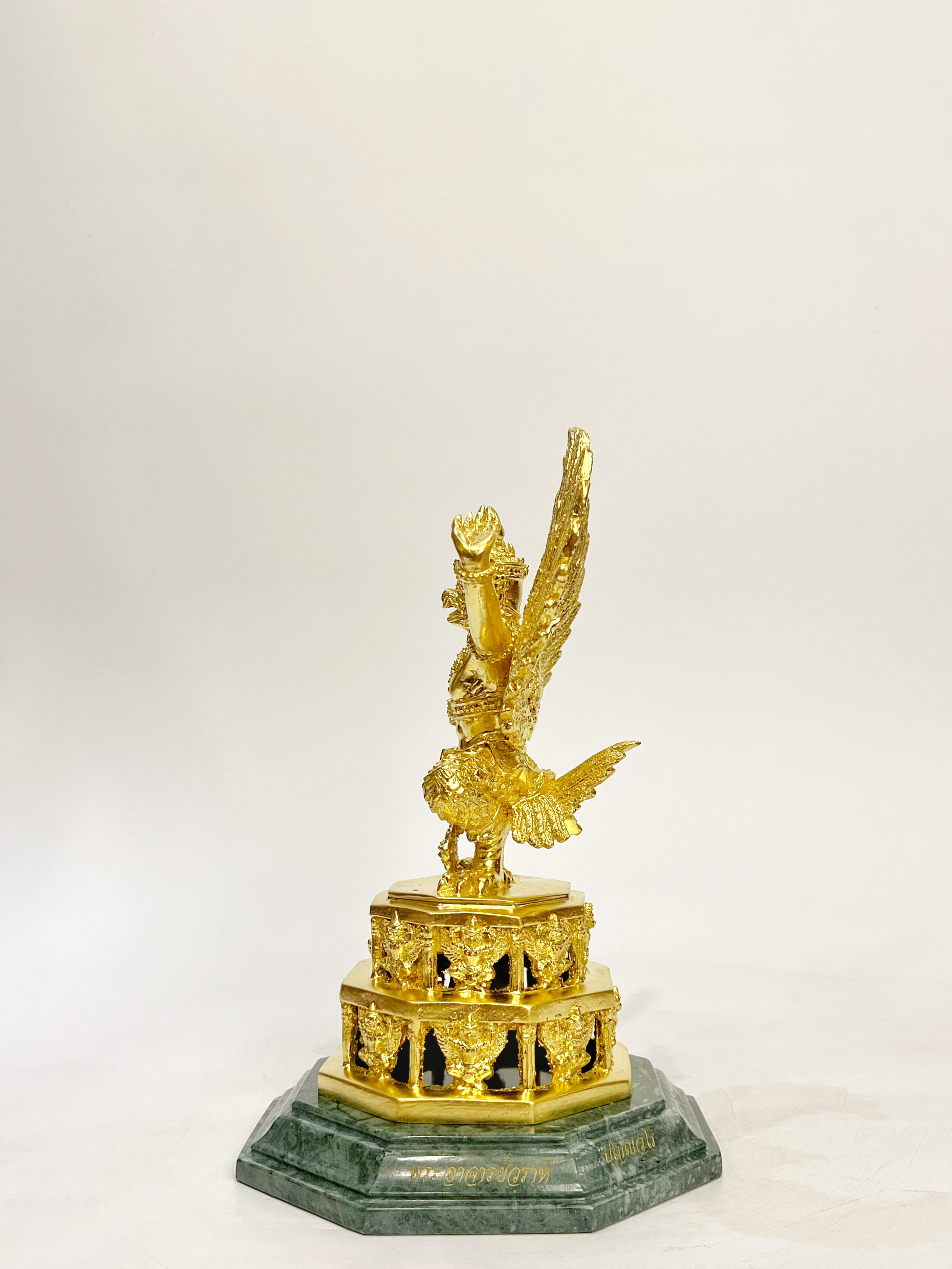 พญาครุฑ รุ่น เจริญพร (องค์บูชา พิมพ์เล็ก)