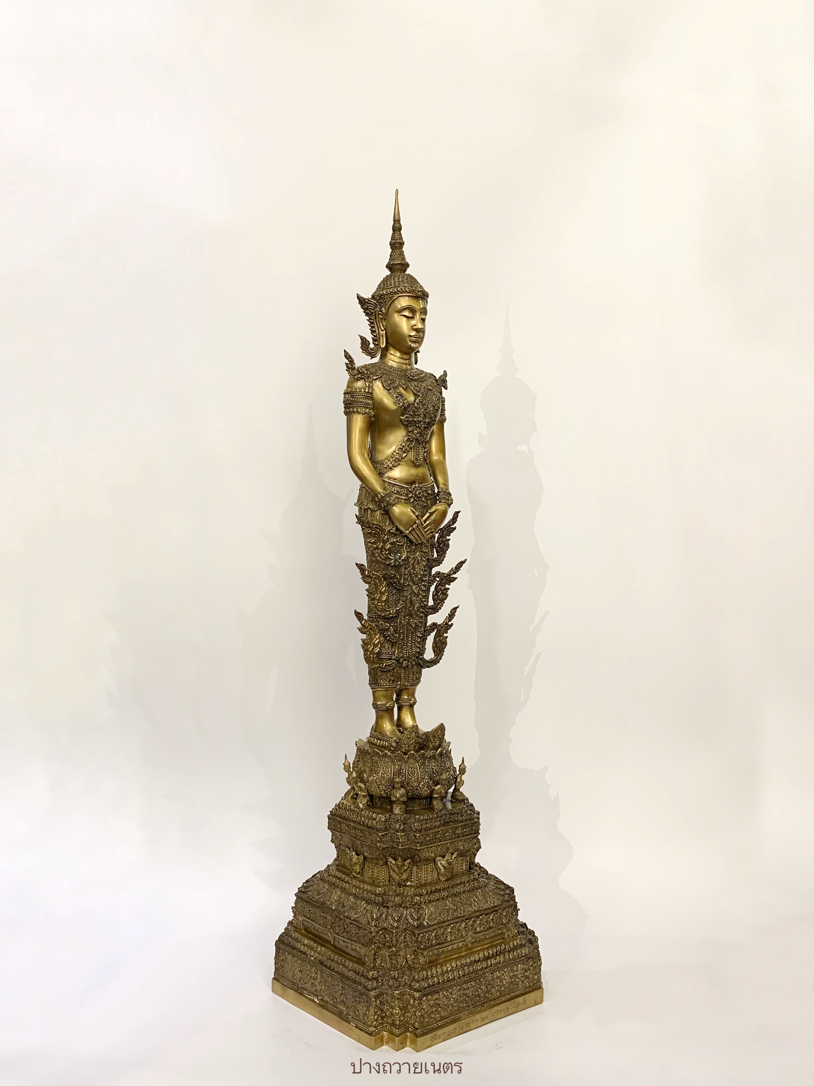 พระพุทธรูป ปางถวายเนตร ทรงเครื่องจักรพรรดิ์ หน้าตัก 9 นิ้ว