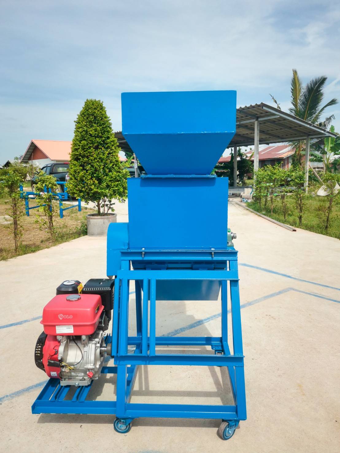เครื่องตีป่นดิน วัตถุทำอาหารสัตว์ รุ่นใหญ่ พร้อมเครื่องยนต์เบนซิน 13 เเรง ราคาพิเศษ