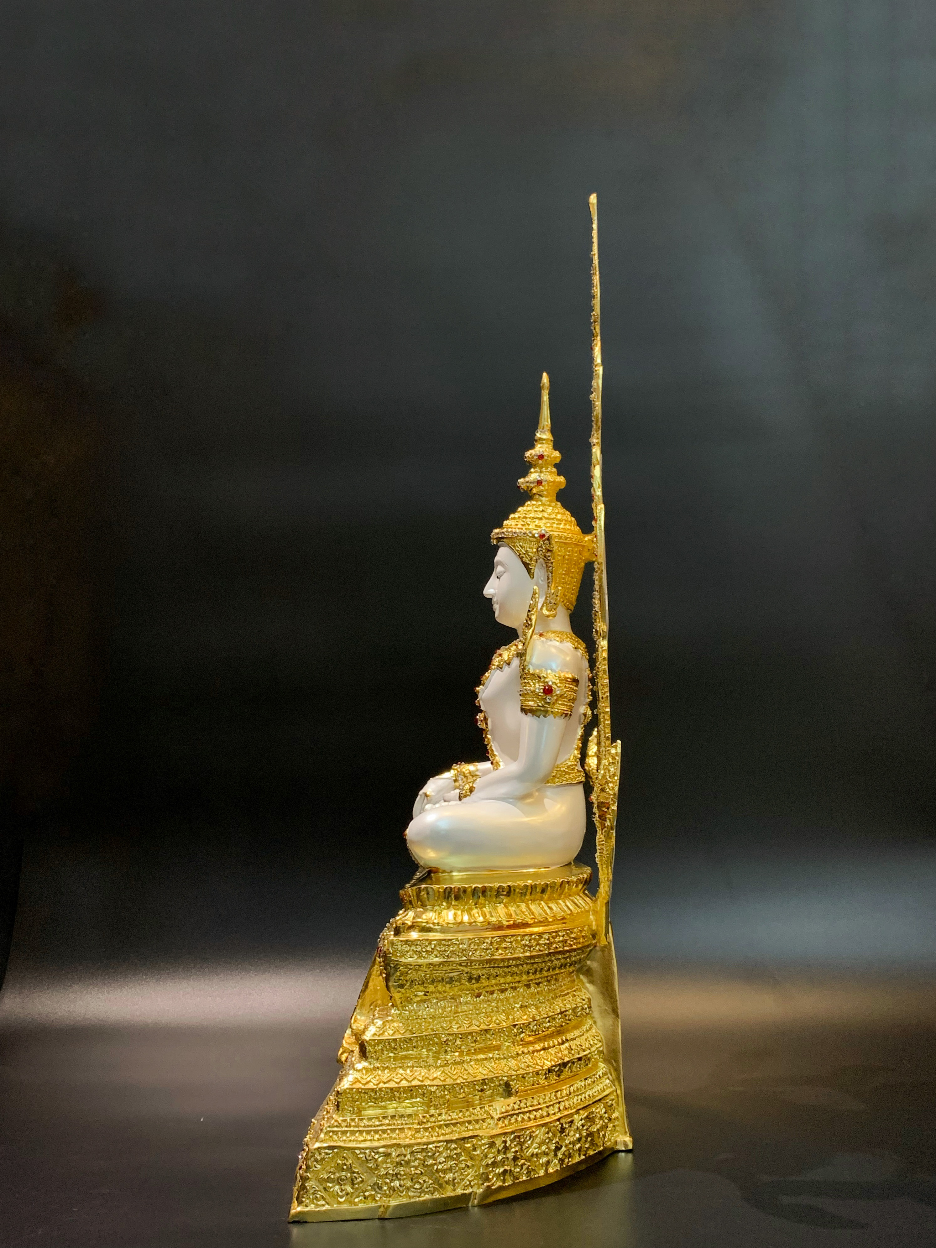 สมเด็จองค์ปฐม หน้าตัก 9 นิ้ว