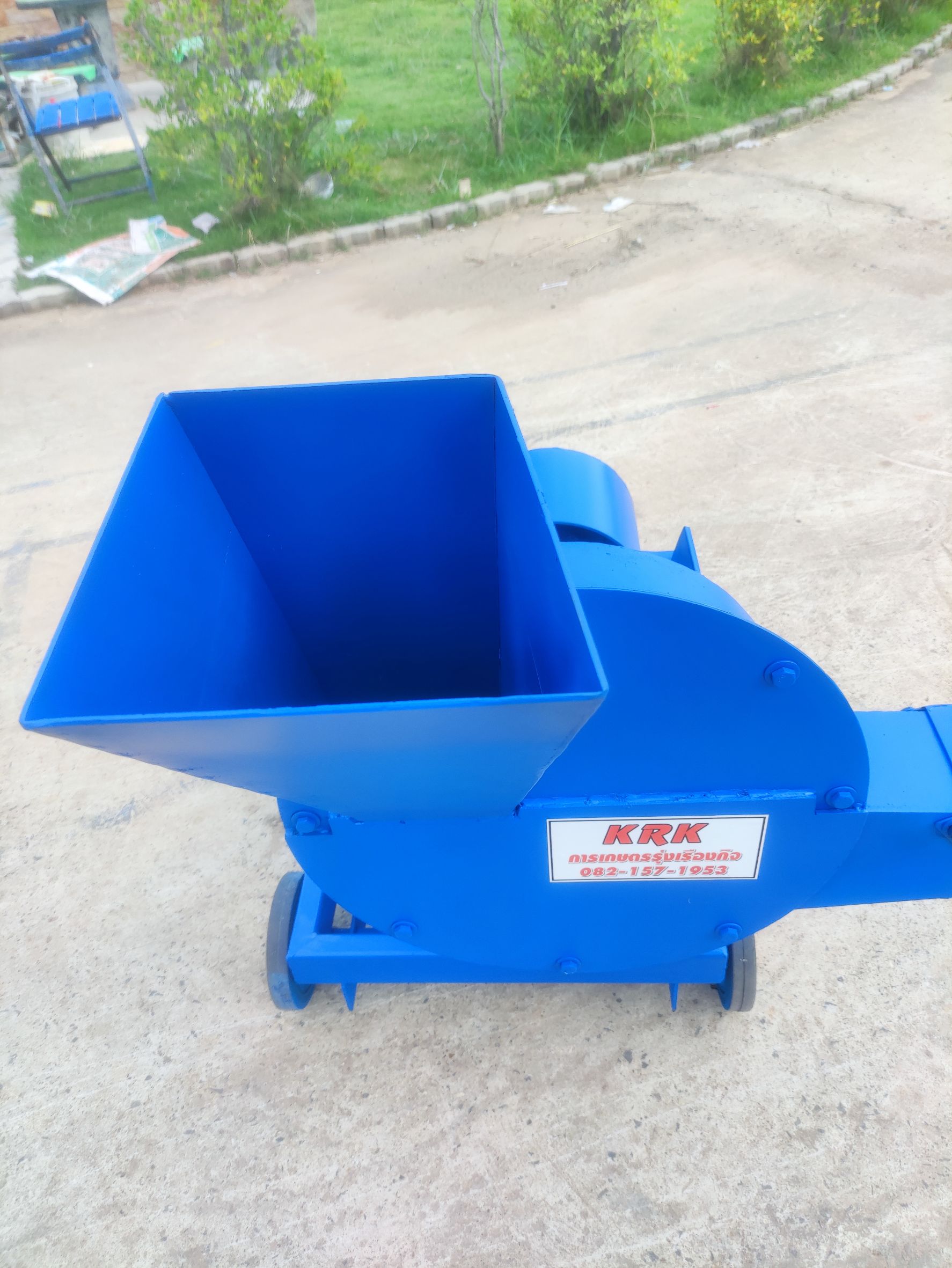 เครื่องสับกิ่งไม้ รุ่นใหม่ เครื่องพร้อมมอเตอร์ 10 เเรง ราคาประหยัด