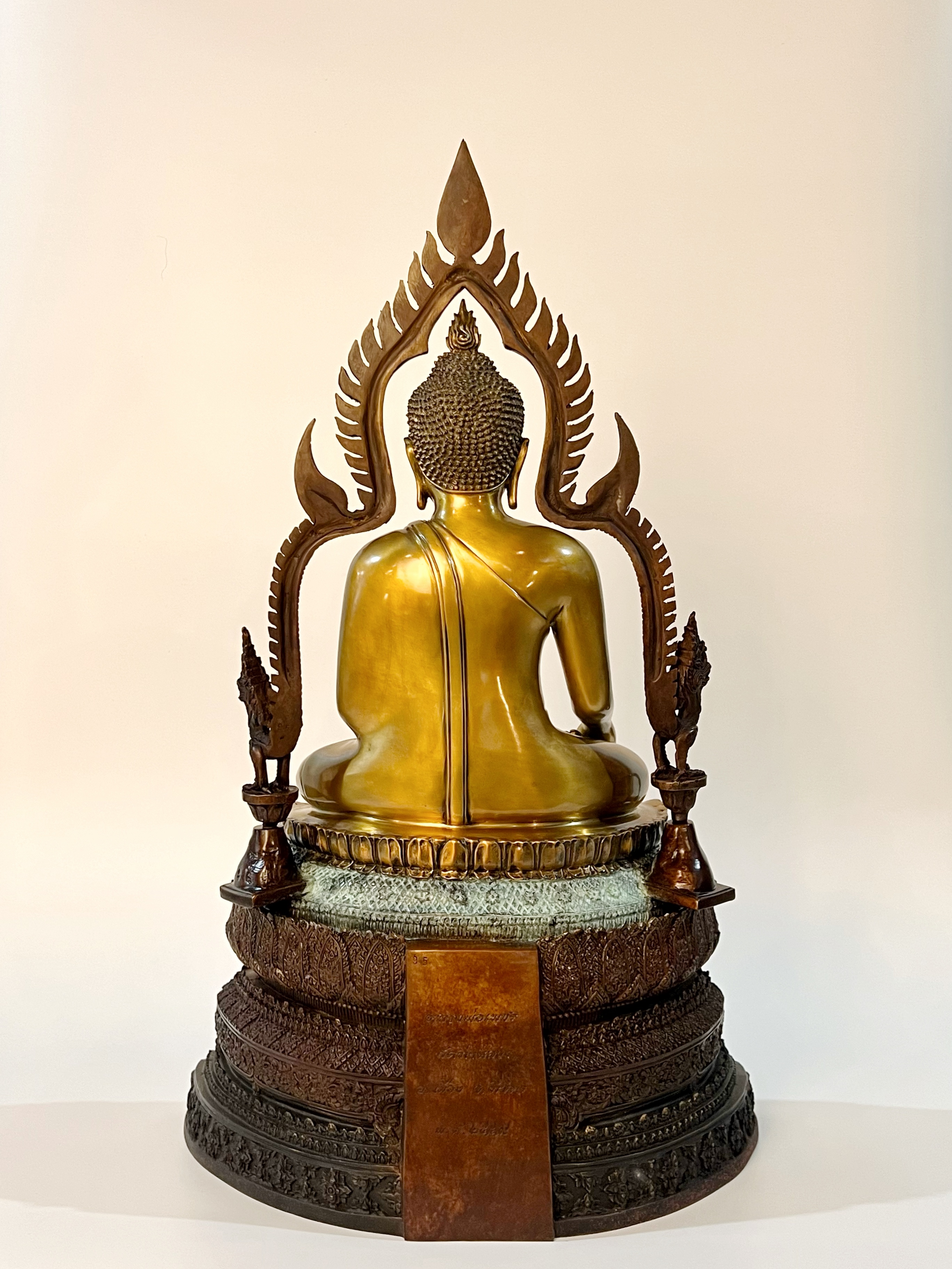 หลวงพ่อเพชร หน้าตัก 9 นิ้ว