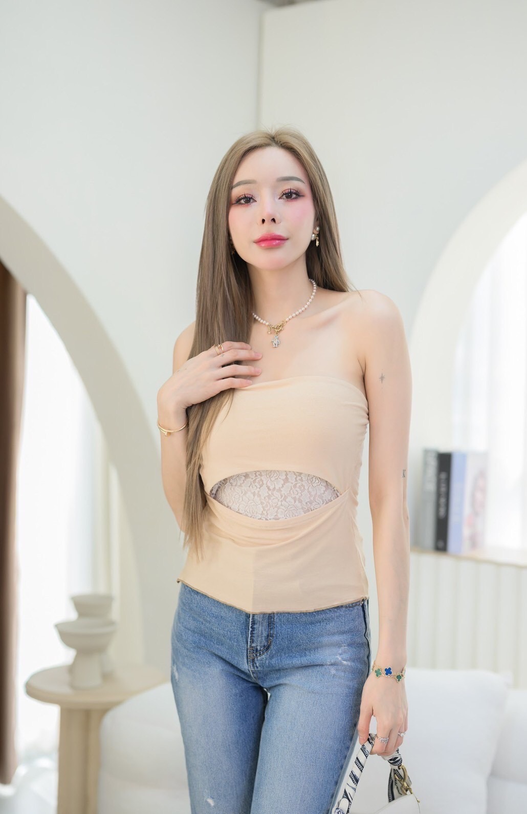 เสื้อเกาะอก ผ้ายืด spandex Hiso แต่งลูกไม้ซับด้านใน ทรงดีผ้าทบdouble MLI