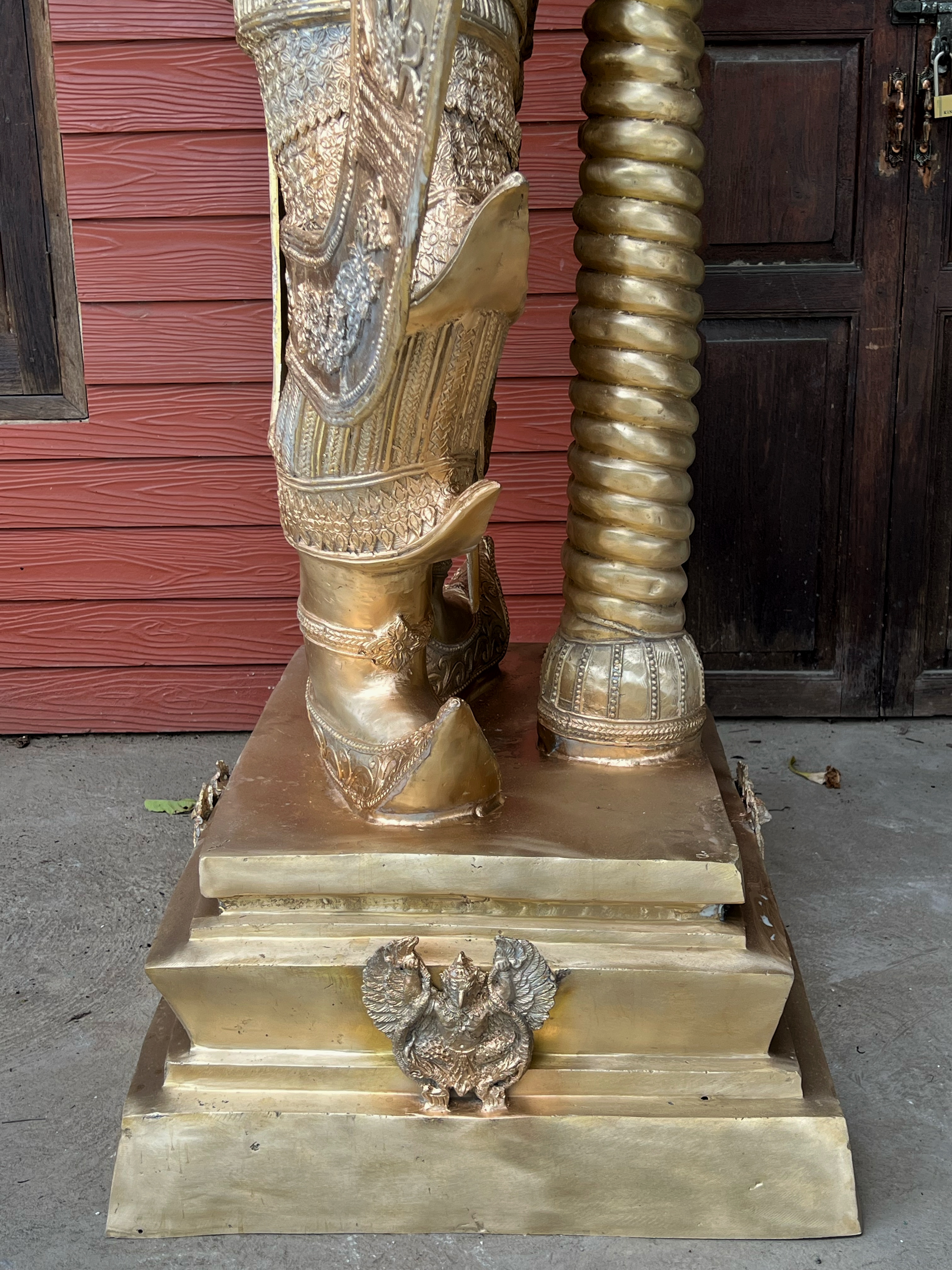 ท้าวเวสสุวรรณ ขนาดสูง 2.35 เมตร