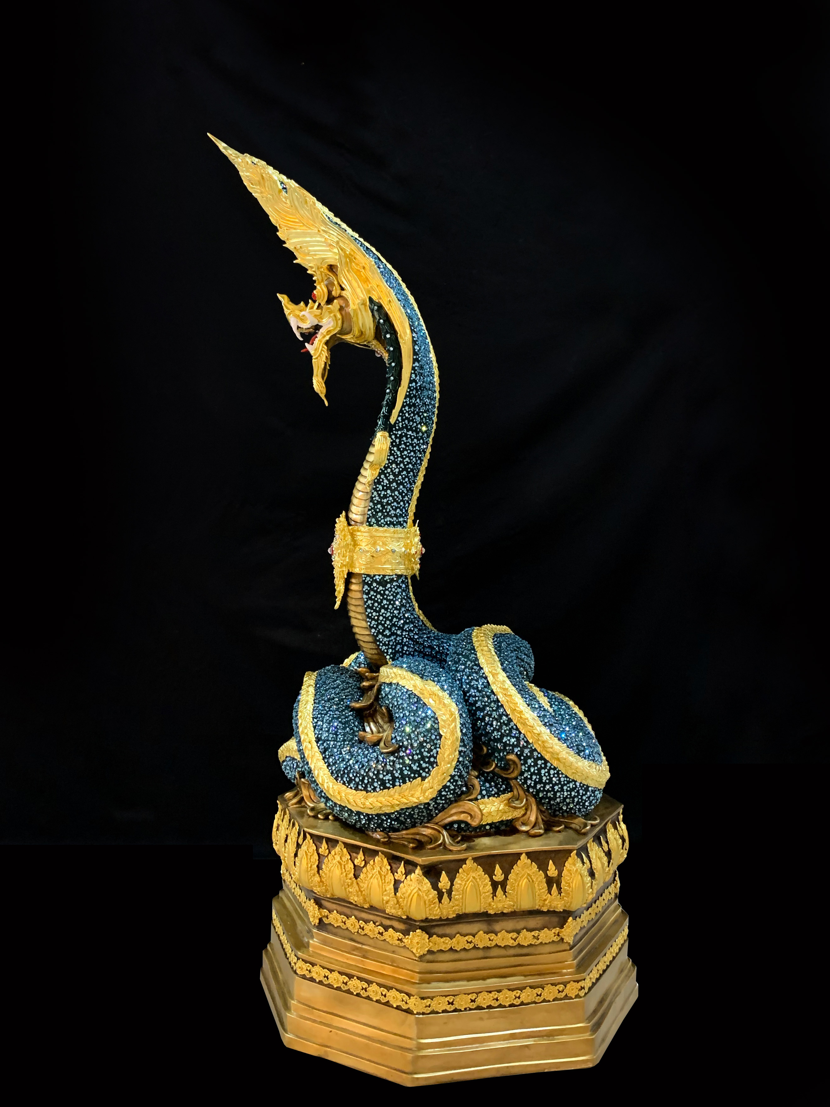 พญานาค สูง 159 cm.