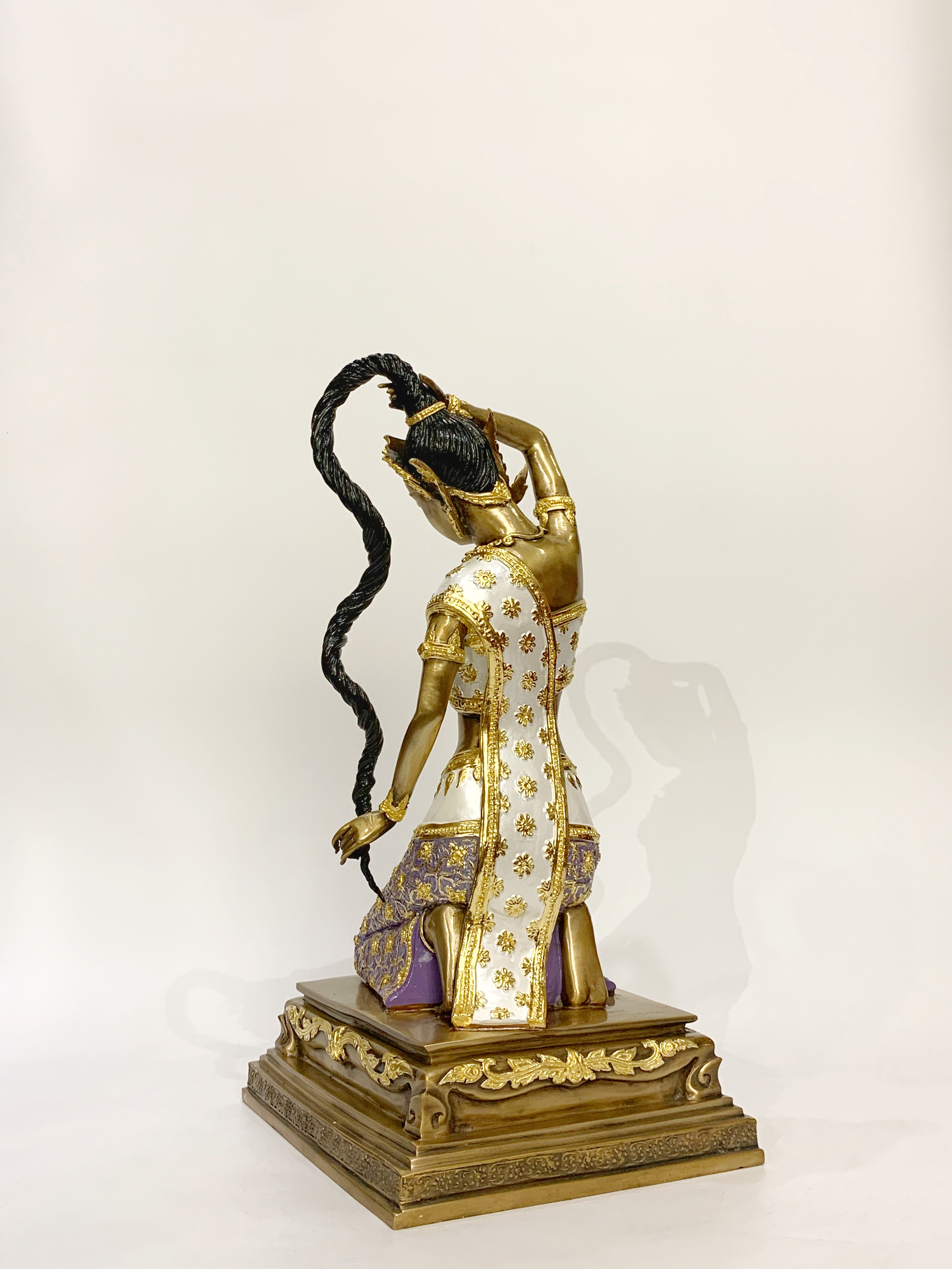 พระแม่ธรณีบีบมวยผม หน้าตัก 9 นิ้ว