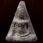 พระนางพญา พิมพ์เข่าโค้ง