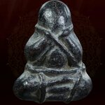 พระปิดตาผูกเชือก เนื้อผงคลุกรัก