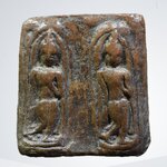 พระลีลาเม็ดขนุนคู่ เนื้อดิน