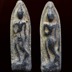 พระปางลีลา พิมพ์สองหน้า เนื้อชินเขียว