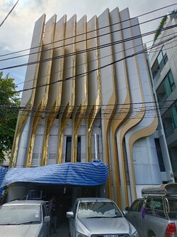 ติดตั้งเครื่องเสียง เดินสายลำโพง ติดลำโพง 7 ใบ คลินิก 4 ชั้น Aesthetic Clinic ซอยสุขุมวิท 31