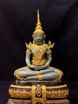 พระแก้วมรกต ทรงเครื่องฤดูร้อน หน้าตัก 9 นิ้ว