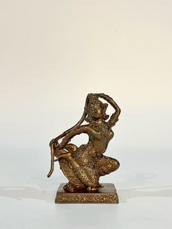 พระแม่ธรณีบีบมวยผม สูง 5 นิ้ว