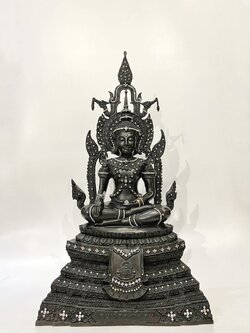 สมเด็จองค์ปฐม หน้าตัก 9 นิ้ว